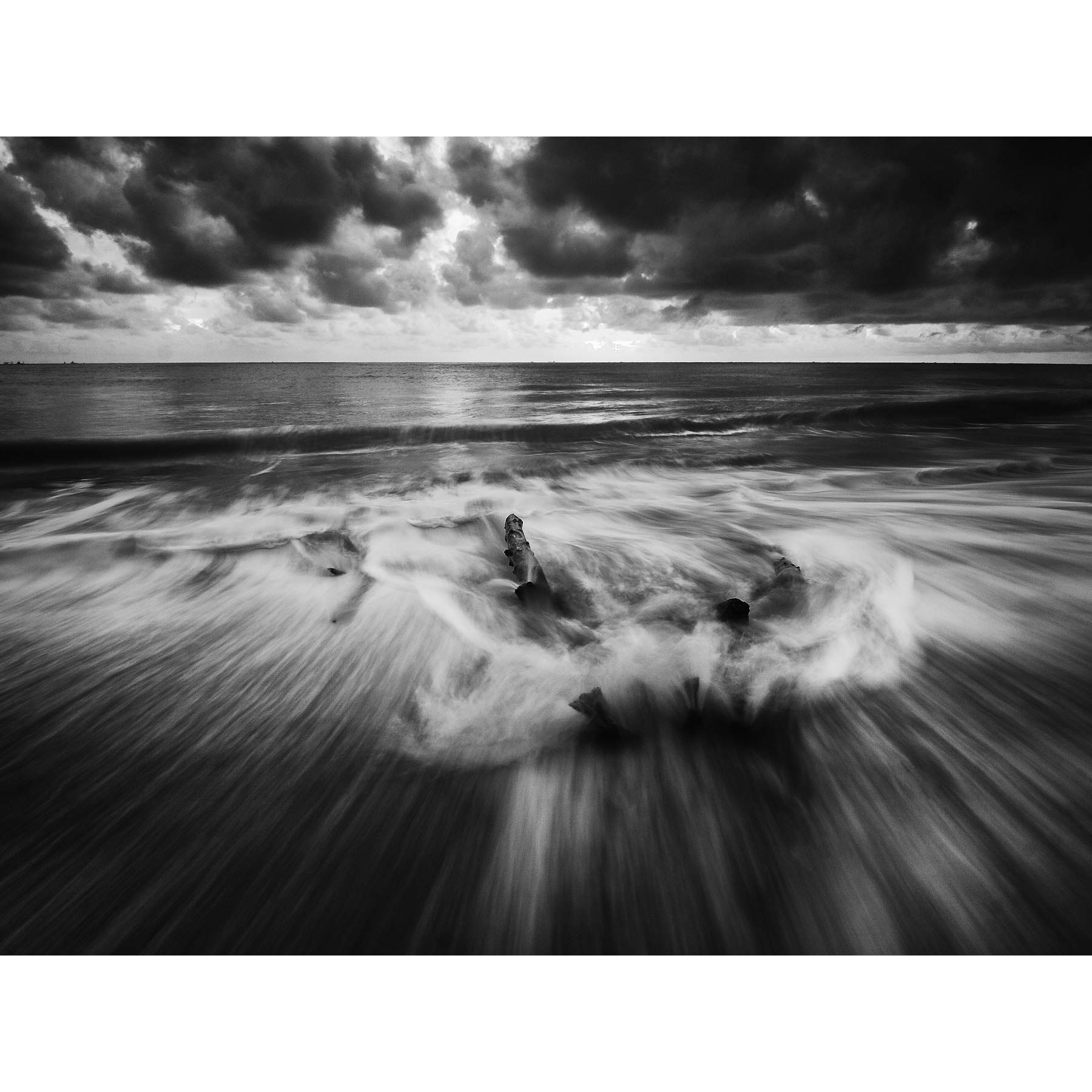 Treibholz Breaking Waves Großer Kunstdruck Poster Wanddekoration 45,7 x 61 cm