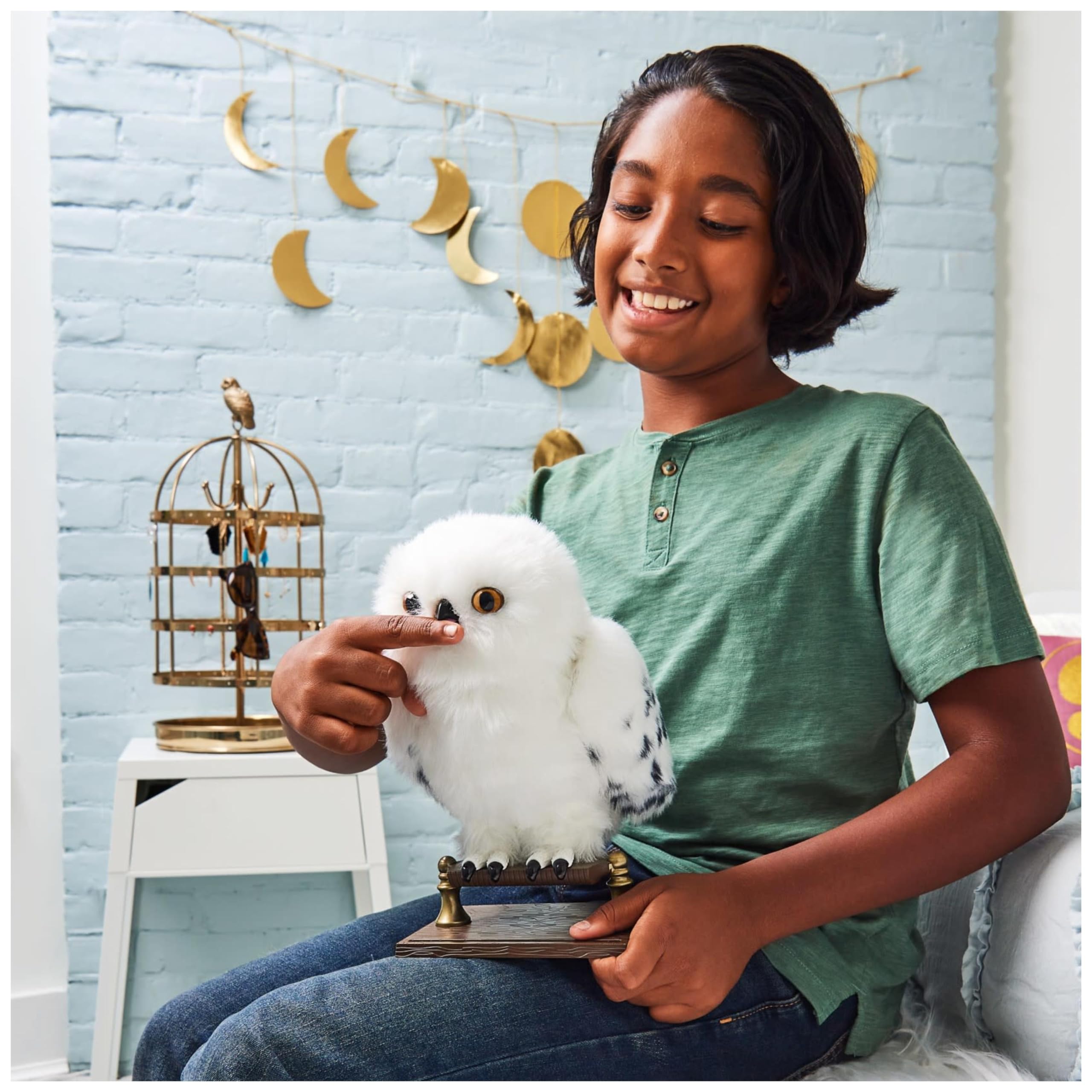 WIZARDING WORLD HARRY POTTER - HEDWIGE ENCHANTÉE - Peluche Interactive Chouette Hedwige 30 Cm Avec Accessoires - Tête et Ailes Qui Bougent - Sons et Mouvements - Jouet Enfant 6 ans et +