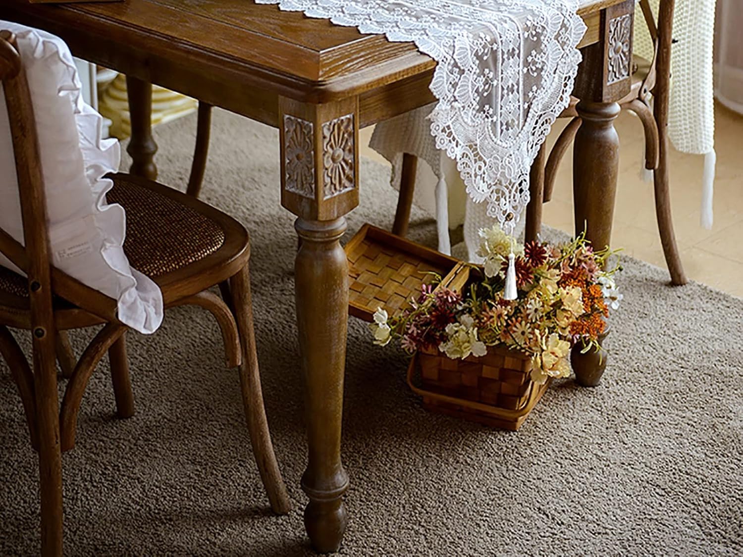 Elegante runner da tavola in pizzo bianco con nappe e decorazione floreale da tavolo, lavabile, 35 x 180 cm, per addio al nubilato, feste ed eventi speciali