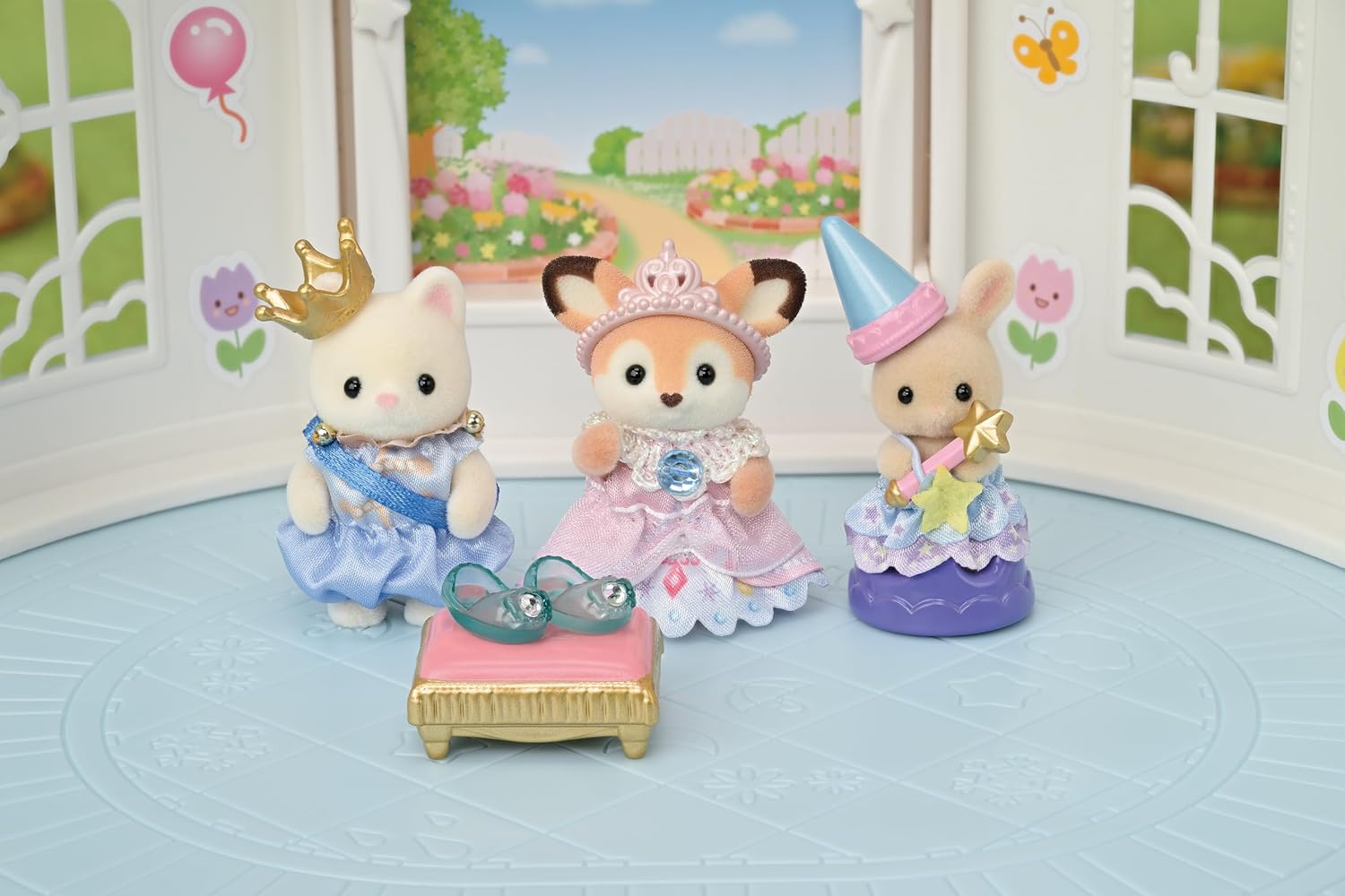Sylvanian Families - The crib theatre - Immerse yourself in the world of the Sylvanian Family - Miniature Figurines- Toy for Children aged 3 and above - 5818