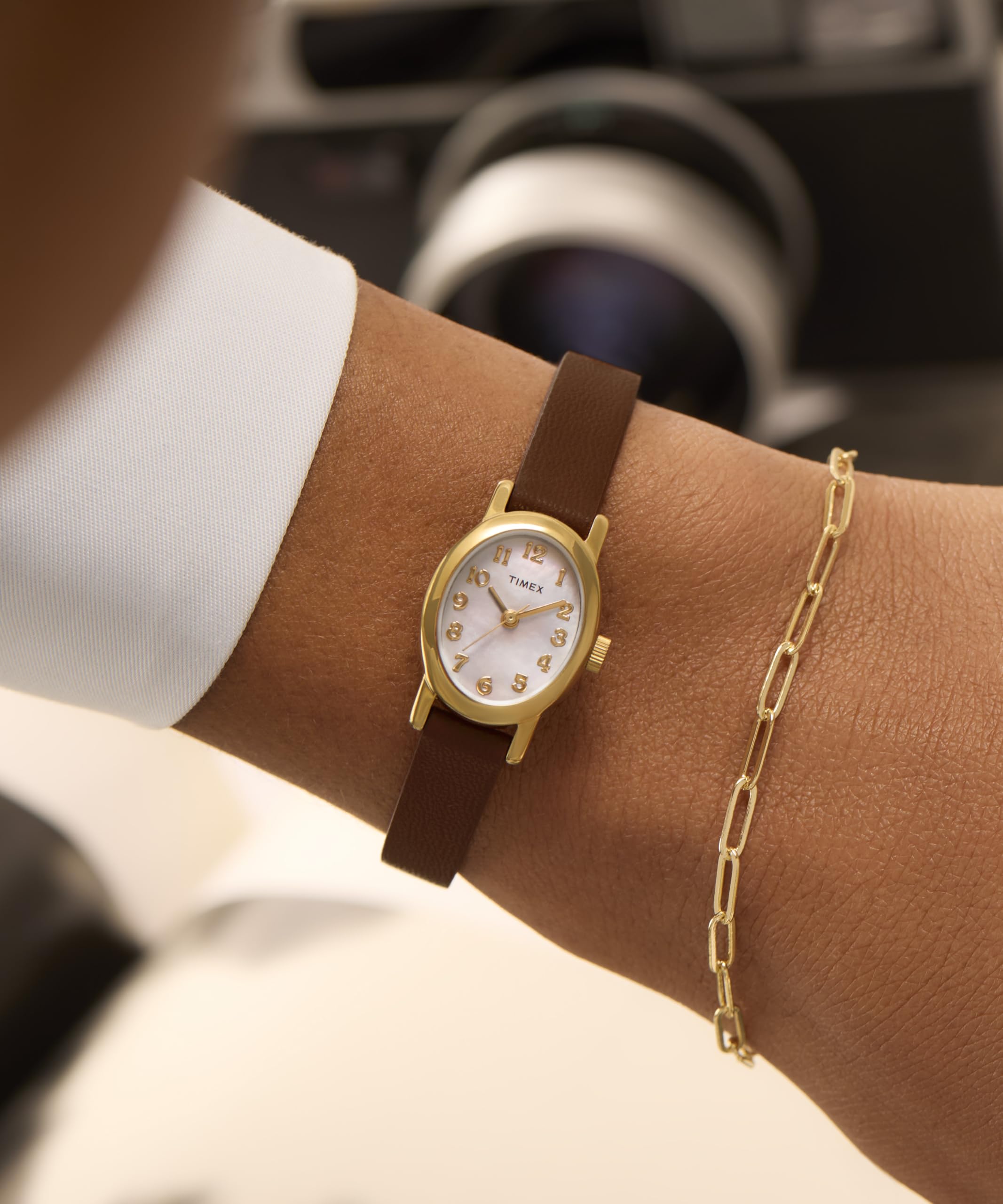 Timex Zegarek Damski Main Street 18 mm, Czarny Skórzany Pasek, Tarcza z Masy Perłowej, Złota Obudowa TW2W82600