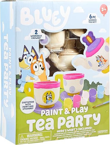 Bluey Paint & Play Tea Party, juego de té de madera de 6 piezas, personalizable con calcomanías de pintura y Bluey (idioma español no garantizado),