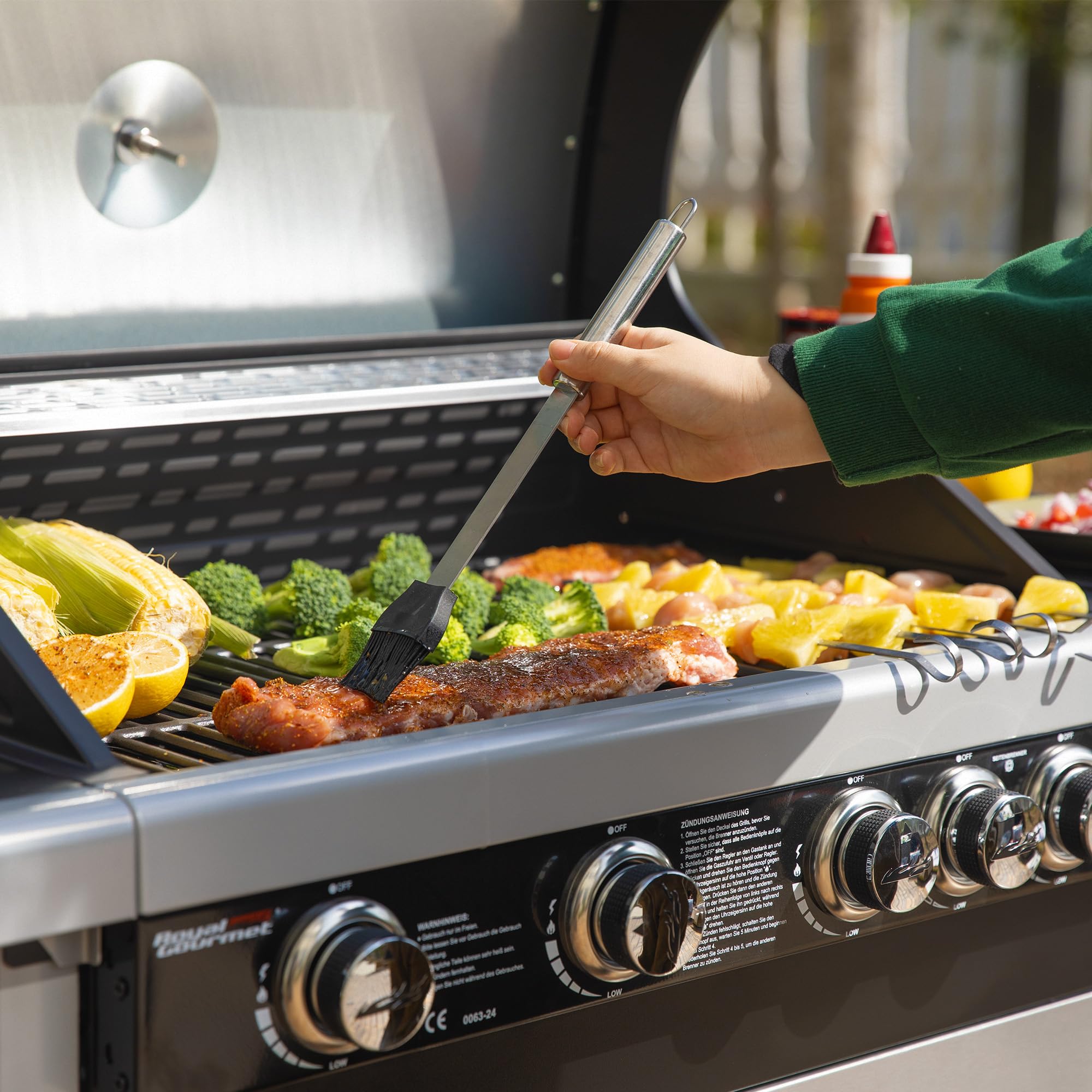 Royal Gourmet 4+1 Brenner Gasgrill Grillwagen mit Unterschrank, Edelstahlbrenner mit 14,5 kW und automatischer Zündung Campinggrill mit Seitenbrenner Silber