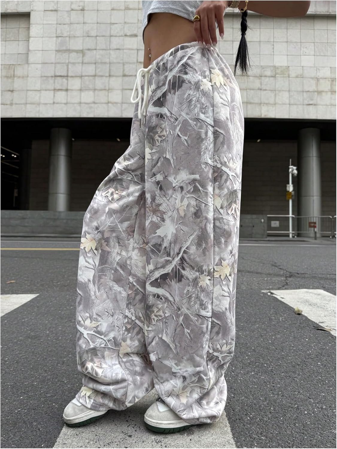 SOLY HUX Women's Plus Size Camo Pants Maple Leaf Print Drawstring Elastic Waist Baggy Wide Leg Sweatpants Streetwear - Image 3