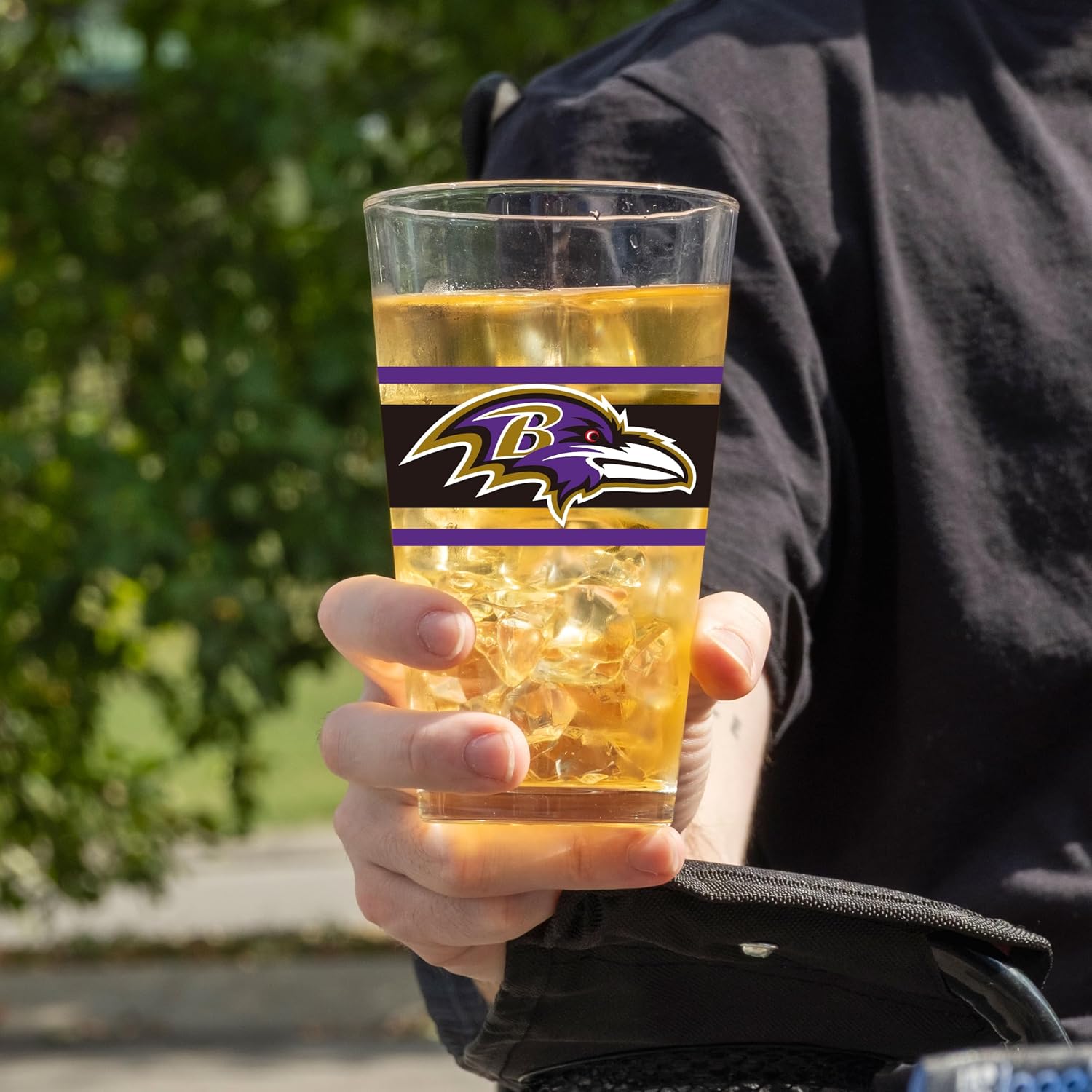FANMATS NFL Baltimore Ravens 16 oz Pint Glass — 16 Fluid Ounces | Glass | Officially Licensed | Team Color Stripe