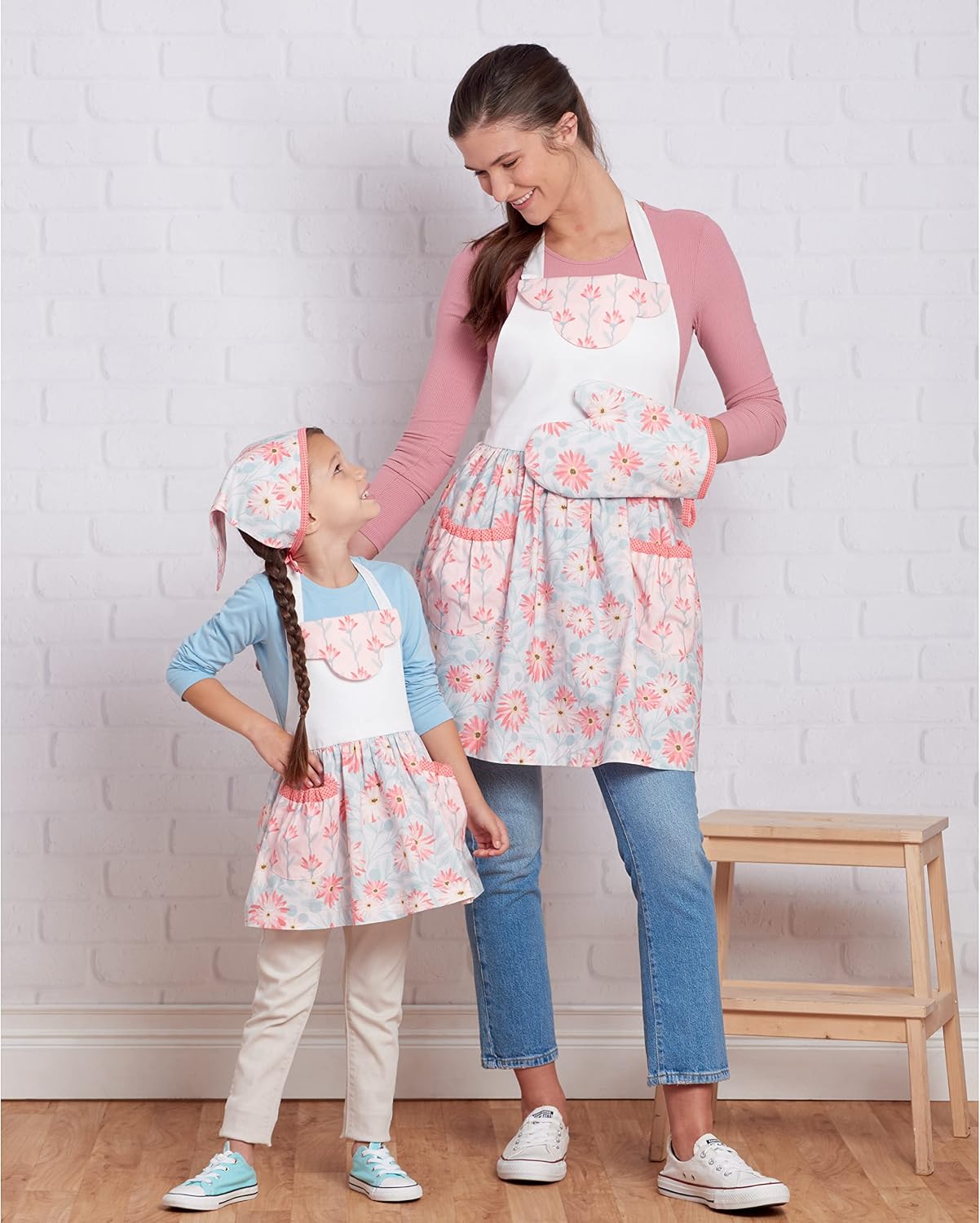 Simplicity SS9565A Children's and Misses' Kitchen Accessories and Apron Sewing Pattern Kit, Code S9565, Sizes S - L/S - L