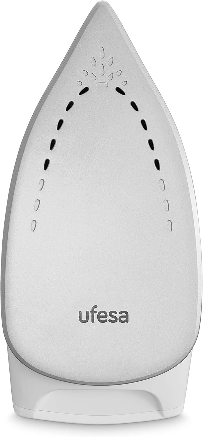 Close-up of the Ufesa PL2450 iron's ceramic soleplate