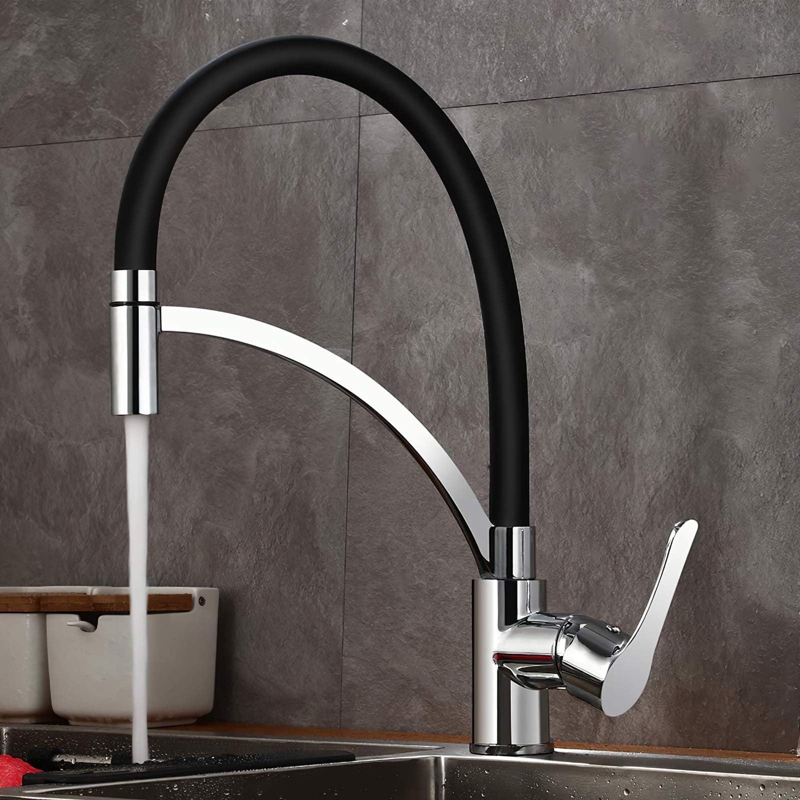 GAVAER Kitchen Tap, 360°Swivel Kitchen Mixer Tap with Black Silicone Hose,Single Lever Kitchen Sink Tap with Extractable Handheld Shower, Brass Base, Chrome-Plated Surface.