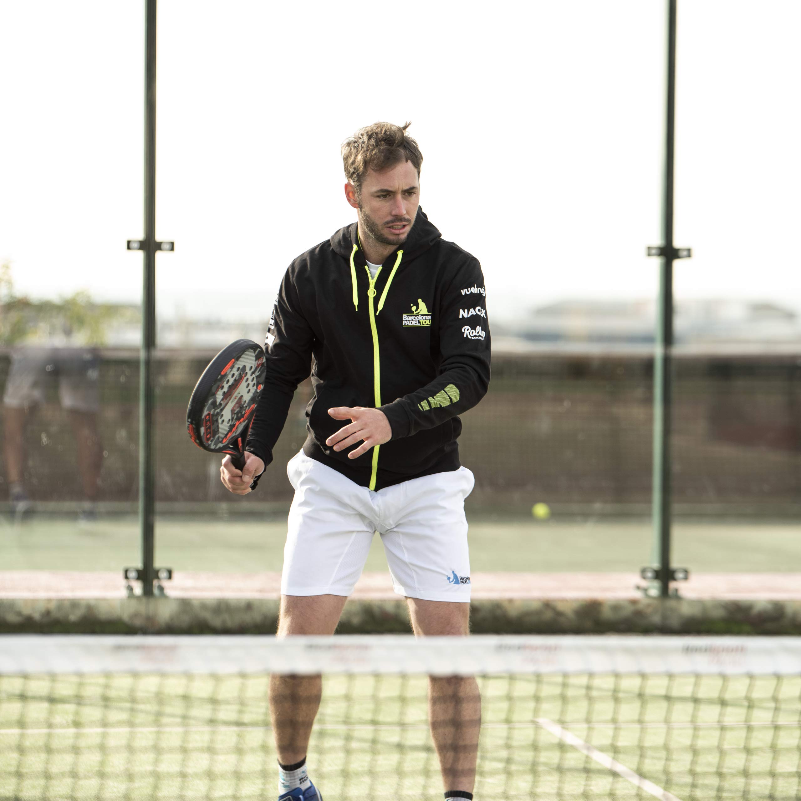 Barcelona Padel Tour | Short pour Hommes avec Poches | Short en Tissu léger et Respirant avec Impression spéciale Padel | Vêtements de Sport…