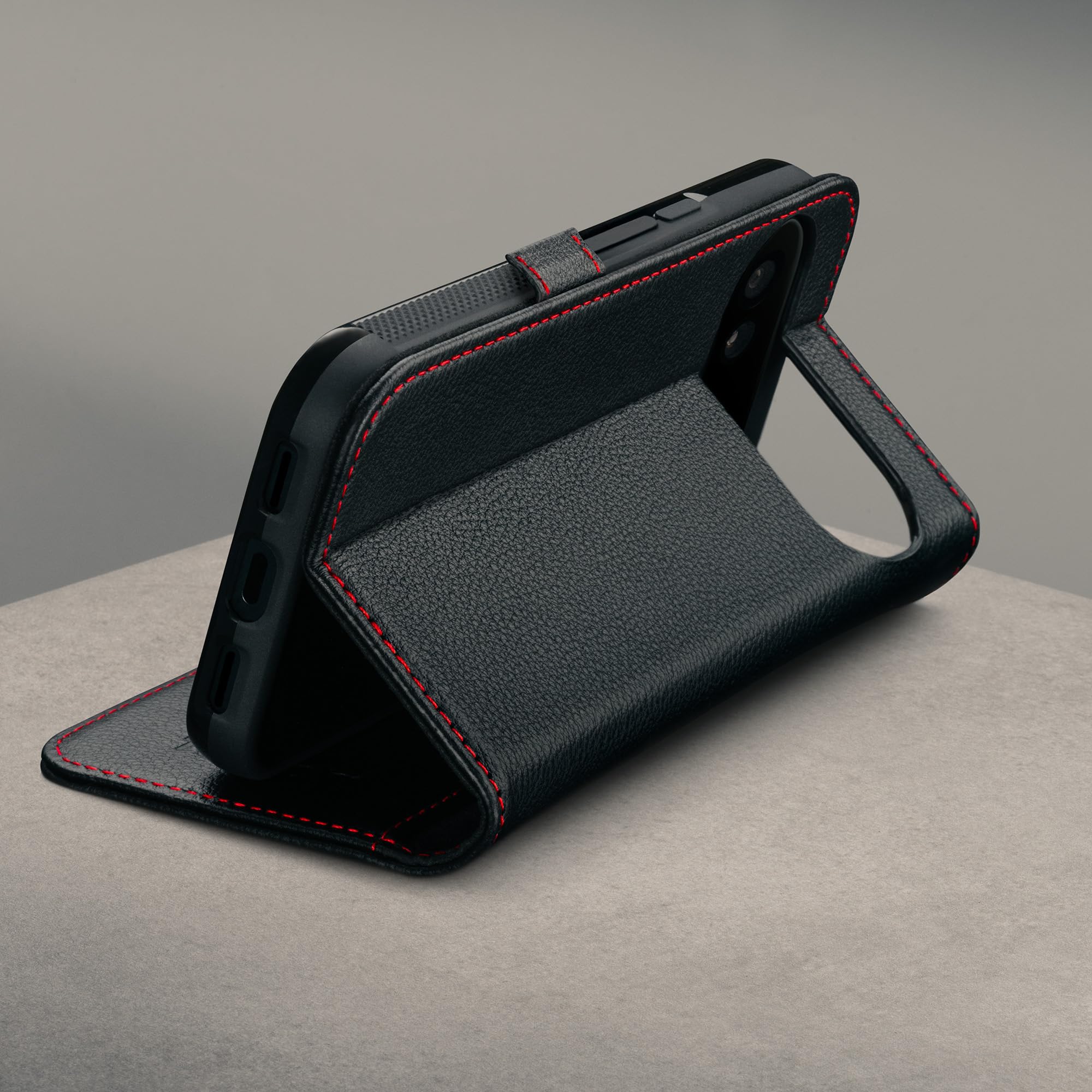 TORRO Skórzane Etui Kompatybilne z Google Pixel 11 Pro 6.3” 2026 – Premium Skórzane Etui Portfelowe z Podpórką i Przegródkami na Karty (Czarny z Czerwonymi Detalami)