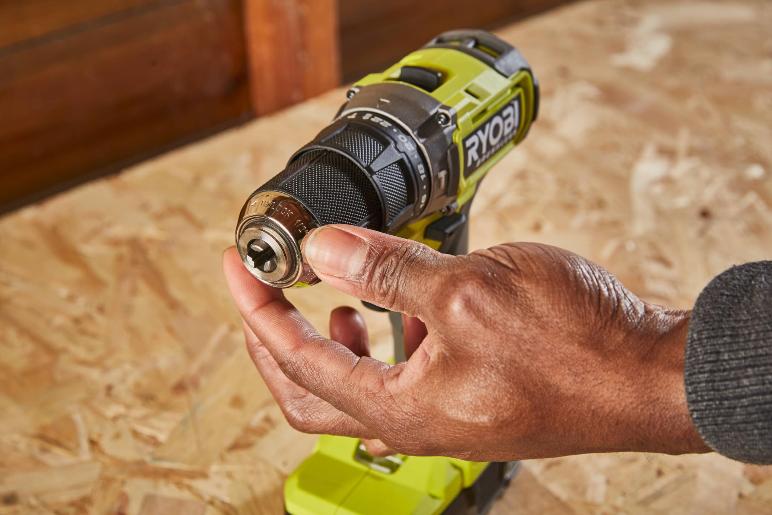 Ryobi Trapano Avvitatore a Percussione 18V ONE+ Brushless, Mandrino in Metallo 13 mm, Coppia 54 Nm, 2 Batterie (4.0Ah e 2.0Ah), Caricabatterie, Borsa, Inserti, RPD18BL1‑2C42S
