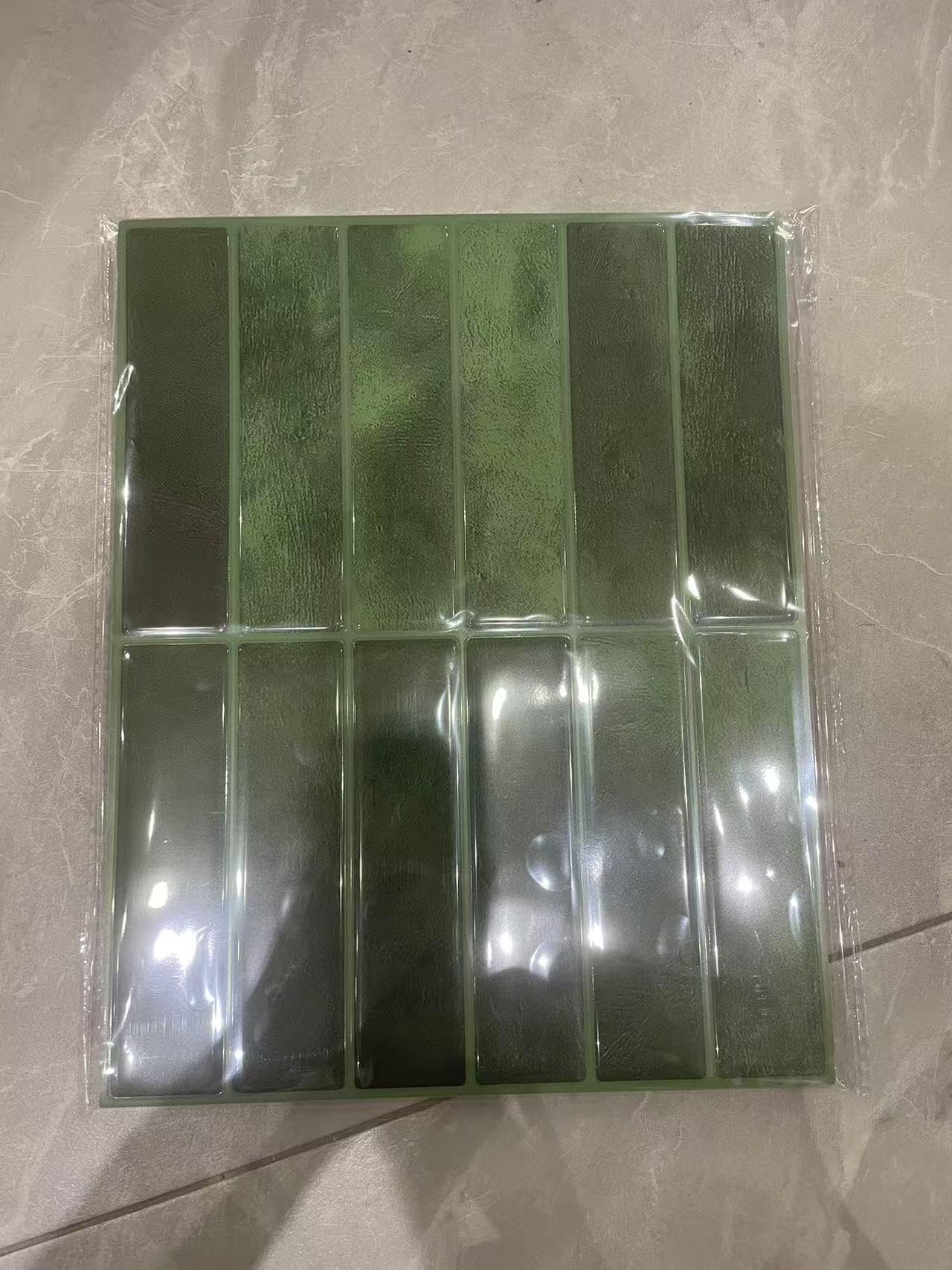 Heikki 20 Stück Küchenspritzschutz-Aufkleber, Fliesenrückwand zum Abziehen und Aufkleben, für Kücheninseln, Badezimmer, Waschküche, Wohnmobile und Mieträume, 29 x 9 Zoll (Grasgrün)