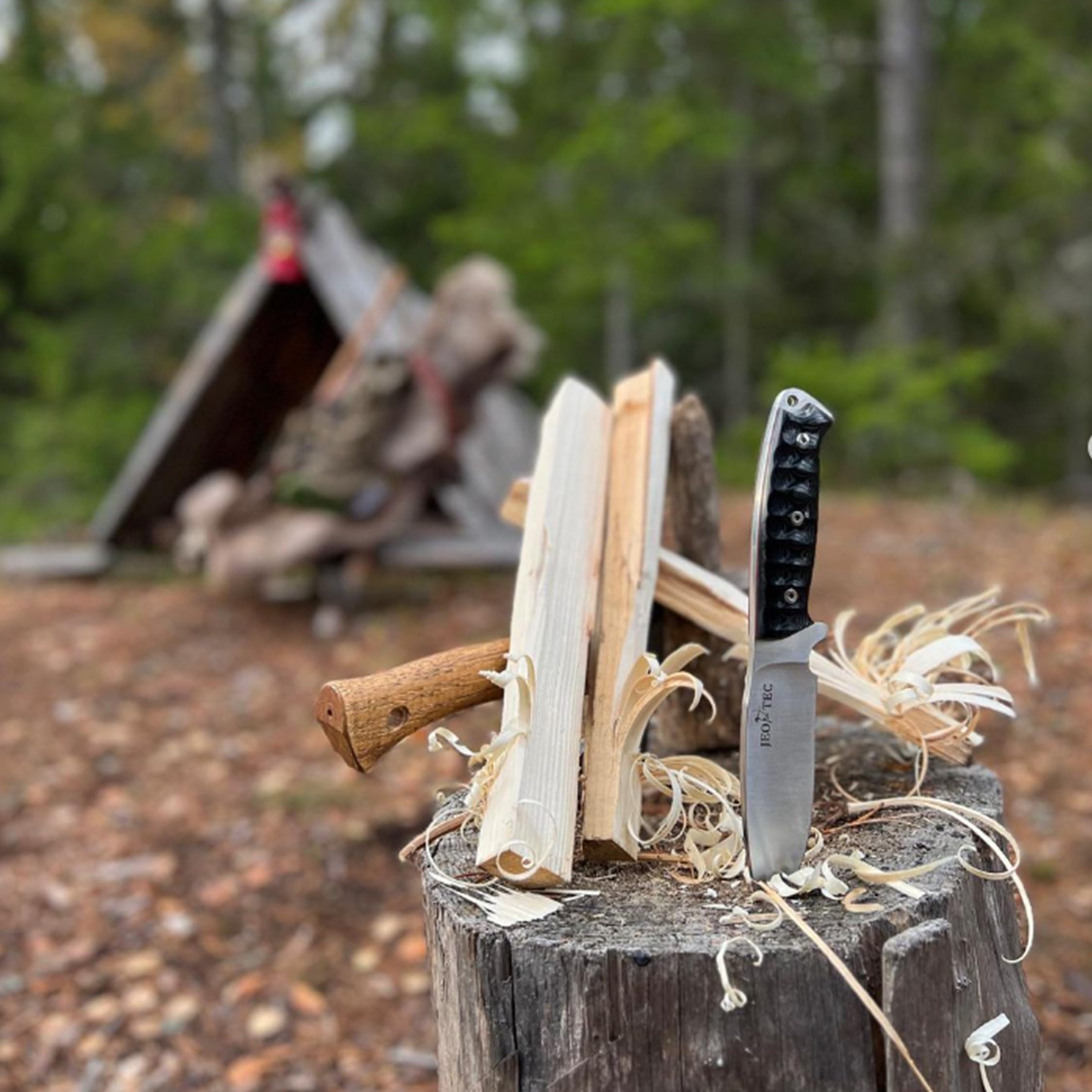 JEO-TEC Nº1 Cuchillo supervivencia caza monte bushcraft camping outdoor campo - Funda de piel con pedernal y piedra de afilar incluidos - Acero BÖHLER N690C - Fabricado en España