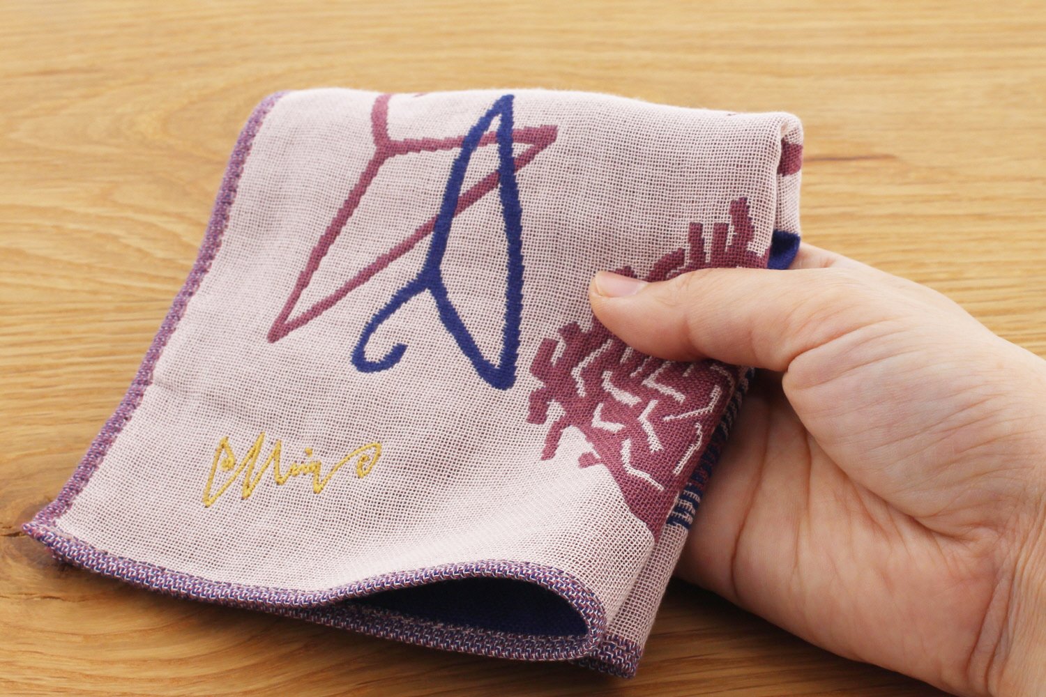 Amazon.co.jp: 楠橋紋織 morita MiW ガーゼハンカチ カラス ベージュ A 