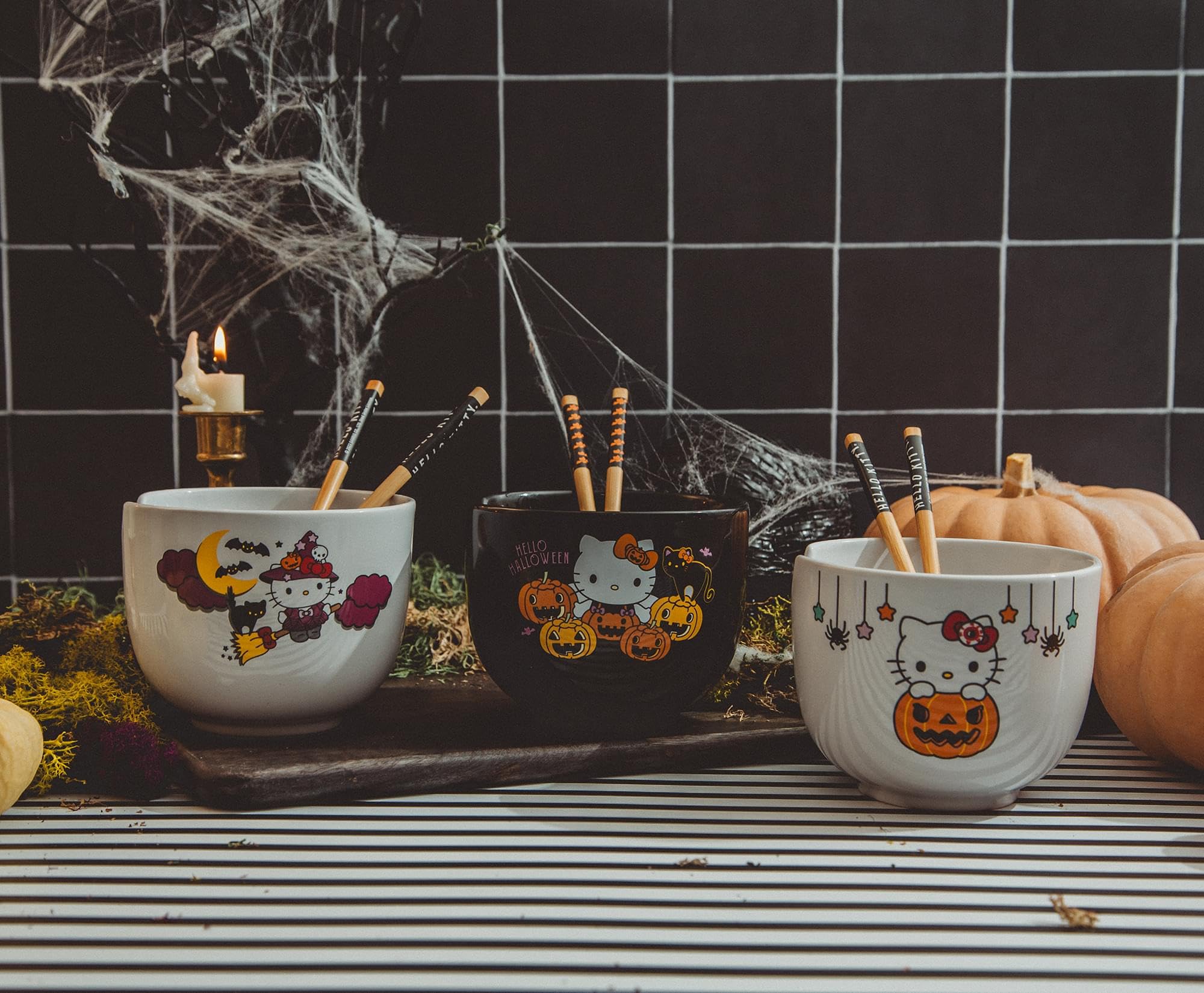 hello Sanrio Kitty Pumpkin Boo Service de table ramen en céramique | Comprend un bol à nouilles de 590 ml et des baguettes en bois