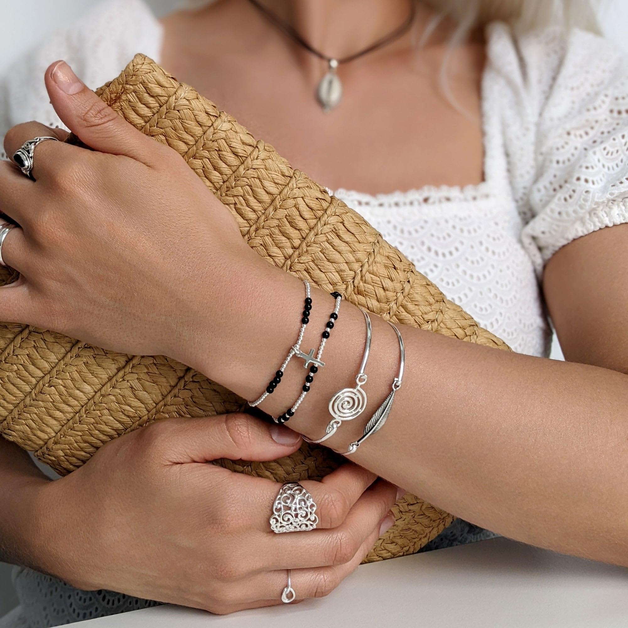 Silverly Pulsera Espiral Redonda Plata de Ley 925 | Dije Plata Maciza Forma Concha Marina Brazalete Plano Delgado Apilable | Joyería Bohemia Minimalista | Pulseras Remolino Mujer | Pulseras Amistad
