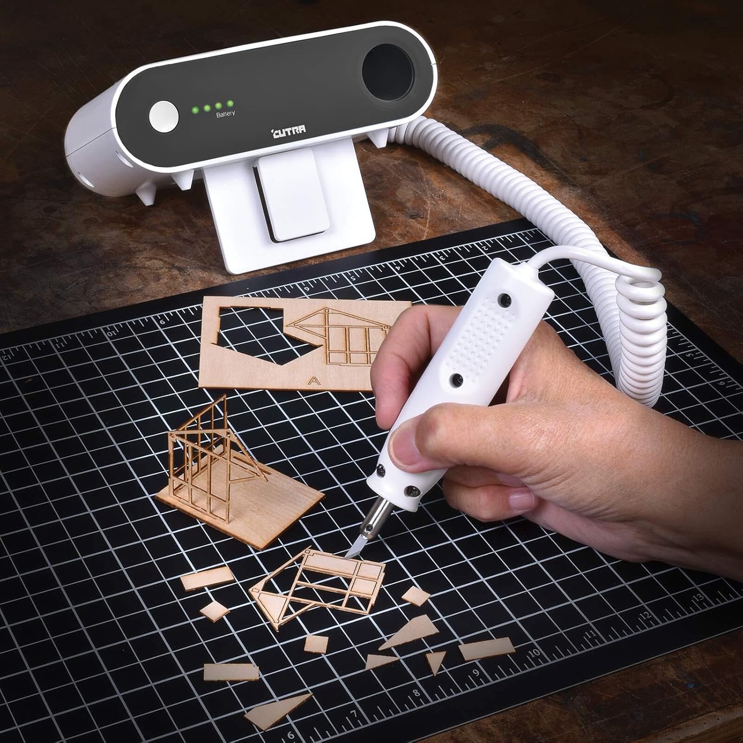 Cordless hot knife tool for cutting foam