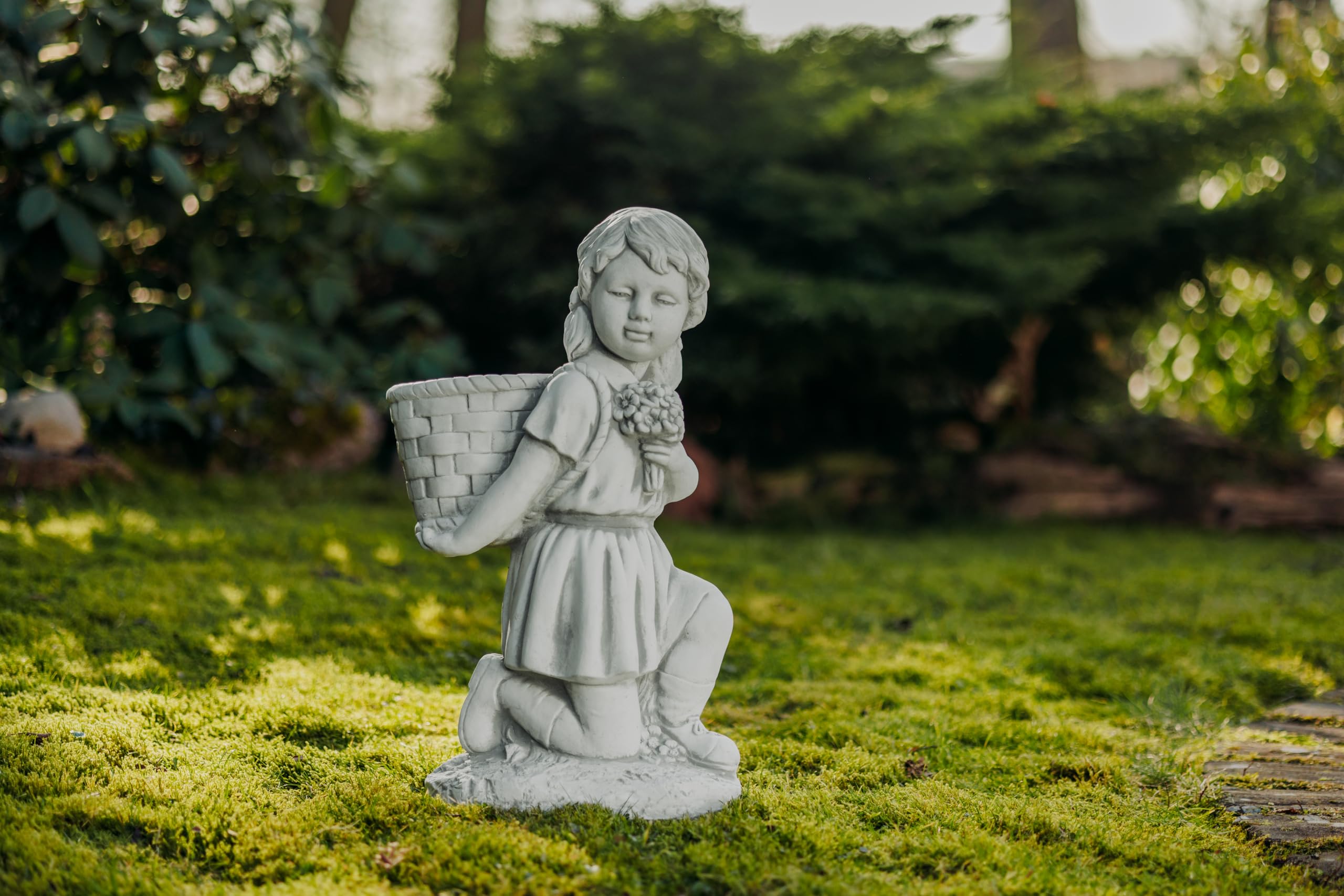 gartendekoparadies.de Gartenfigur Mädchen mit Pflanzkorb, 55 cm Höhe, 25 kg, Grau, Steinguss, frostsicher für Außenbereich