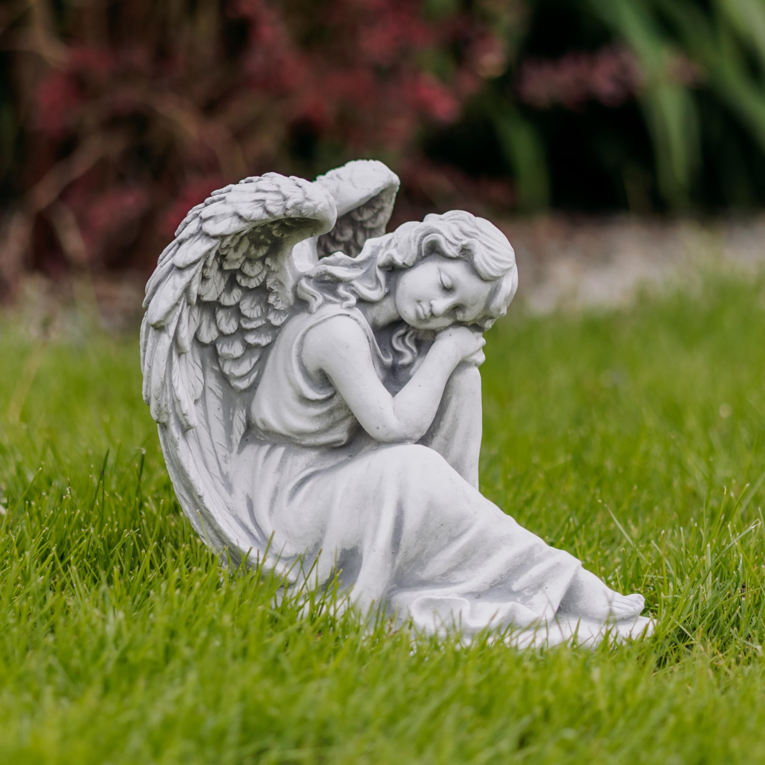 gartendekoparadies.de Schlafender Engel Steinfigur für Garten & Grab, frostfest & wetterfest, aus massivem Steinguss Weißbeton, Grabengel Figur als Grabdeko oder Gartendeko, 25 cm, grau