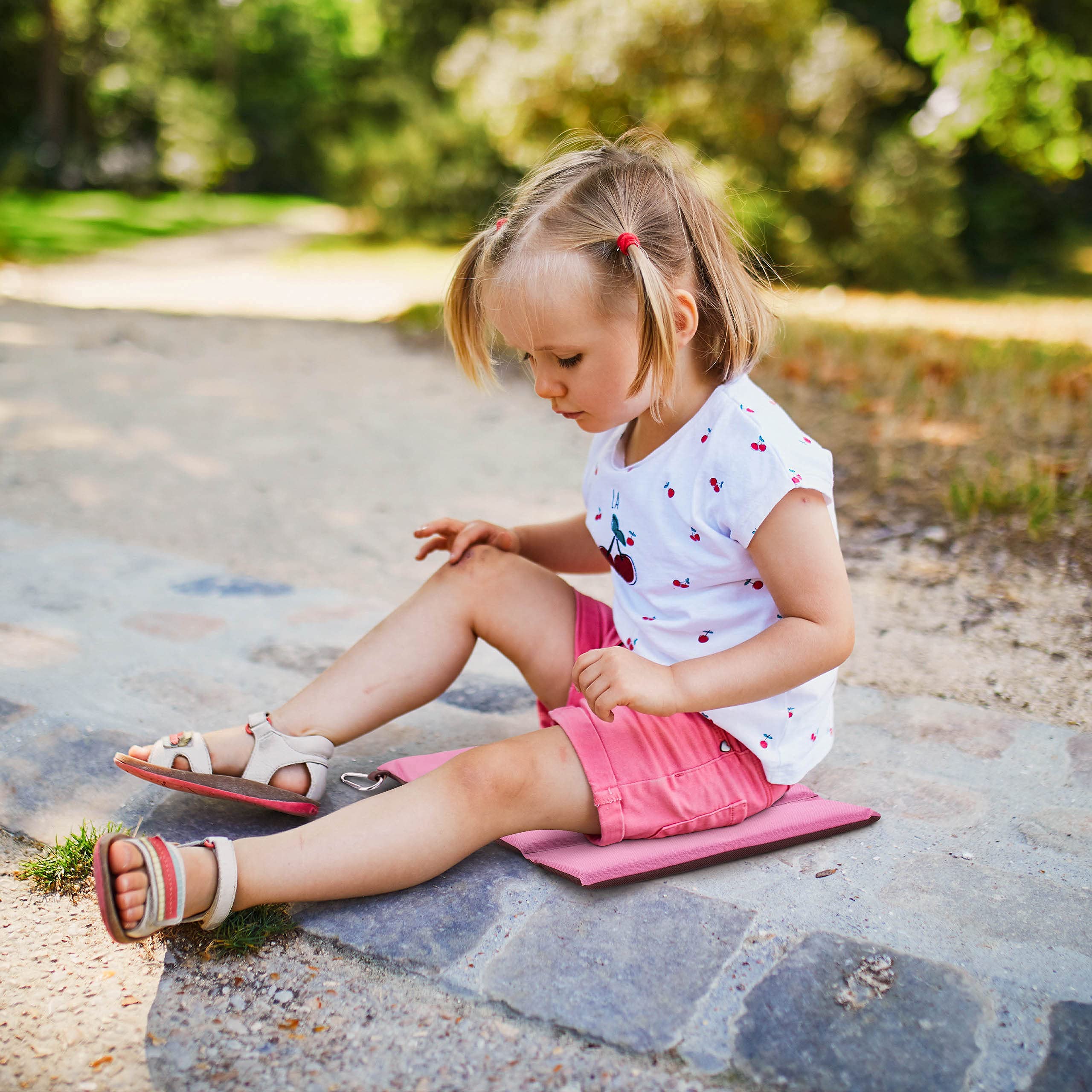 BJORKI® Cuscino da seduta per bambini – Cuscino per seduta da esterno pieghevole con protezione ottimale dal freddo e dall'umidità – Robusto tappetino per seduta da esterno – Il cuscino termico per