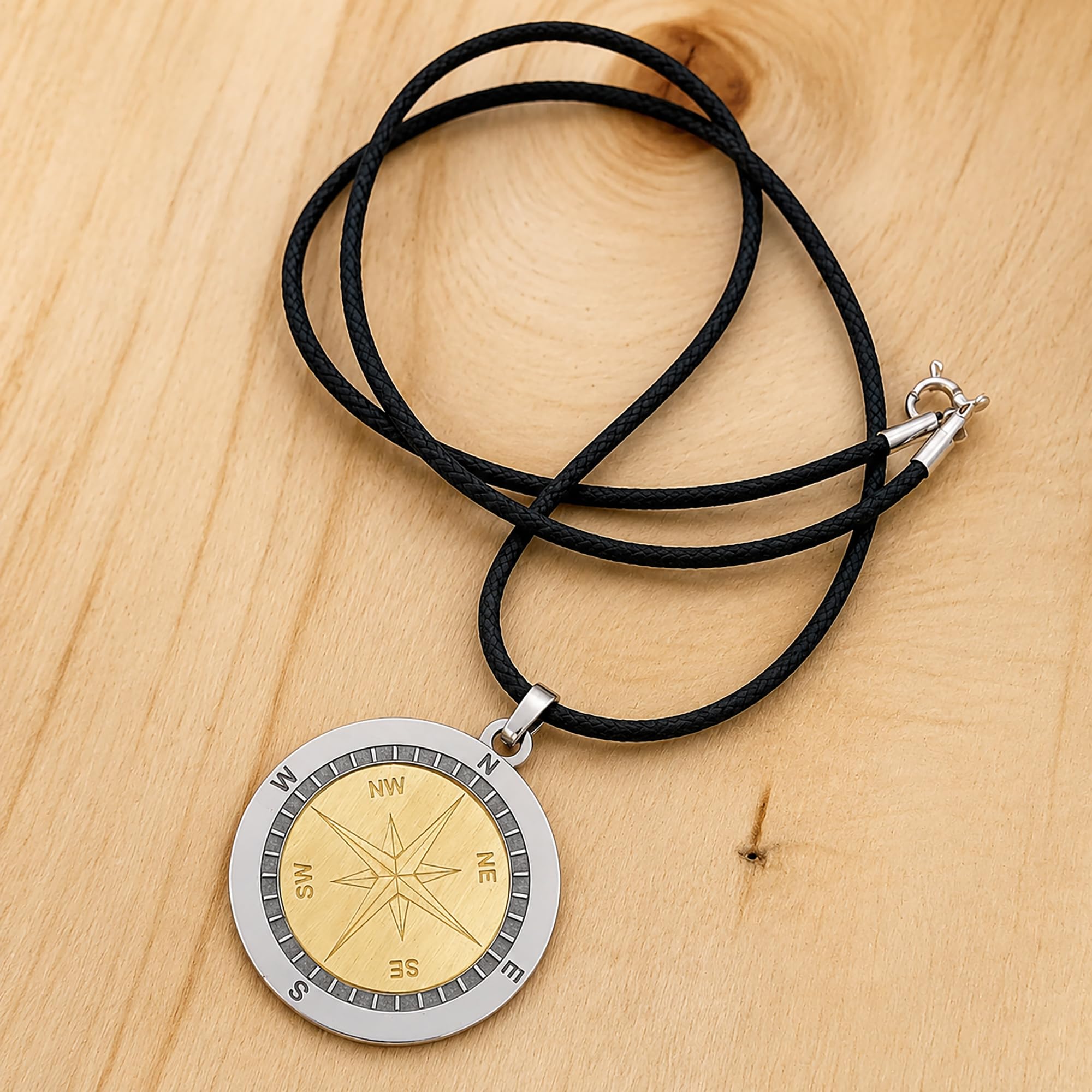 Gioielli Aurum - Collana Uomo Argento Sterling 925 con Ciondolo Bussola Rosa dei Venti, Cordino Cotone Nero 45 cm, Pendente 3 cm Lavorato a Mano, Gioiello Uomo Stile Nautico Idea Regalo
