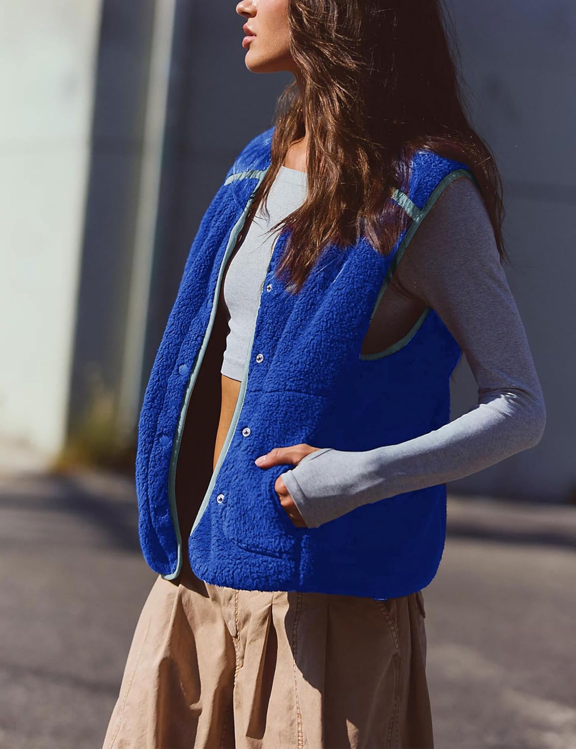 Qiaomai Womens Fuzzy Fleece Vest Casual Button Down Contrast Trim Sleeveless Sherpa Jacket Outerwear