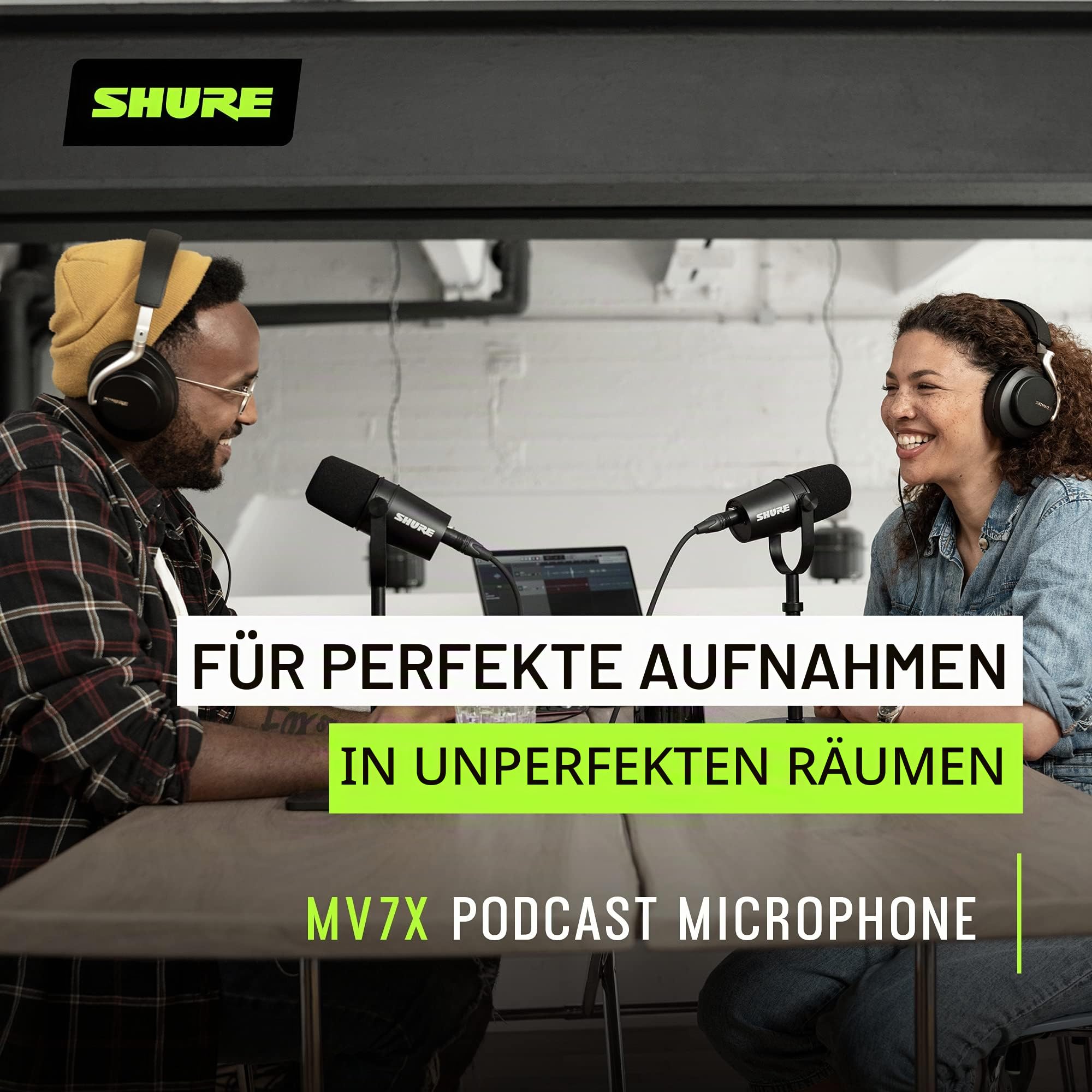 Shure MV7X XLR-Podcast-Mikrofon, Kopfhörerausgang, XLR — Schwarz & TC Helicon GoXLR Mini Online-Broadcast-Mixer mit USB-/Audio-Schnittstelle und Midas-Vorverstärker, 9.4×8.5×4.6/239×216×116mm