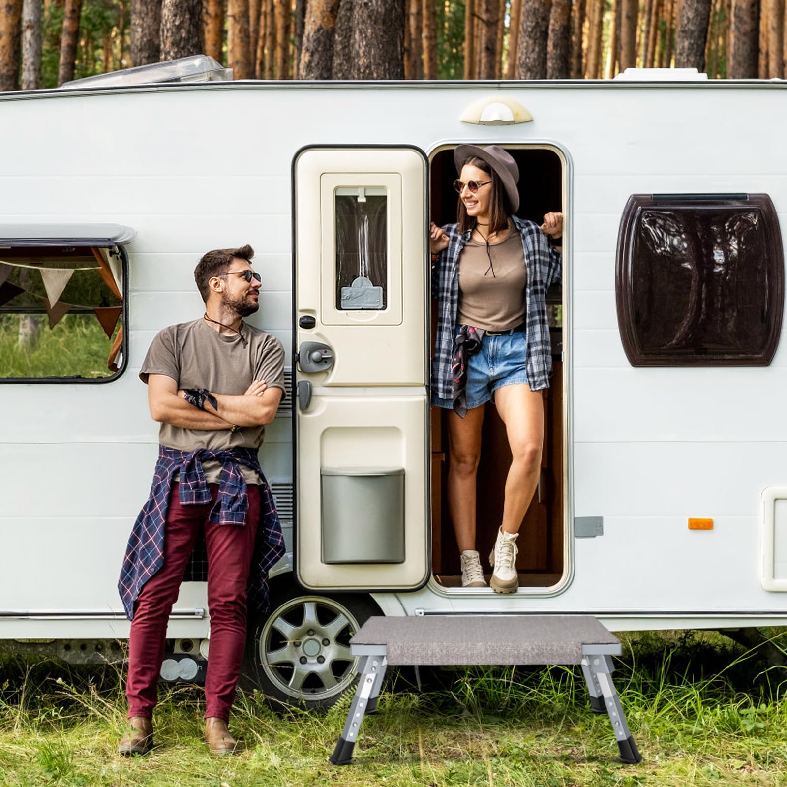 Gardtech Gradino per Caravan con Tappetino, Gradino Pieghevole in Alluminio Carico Massimo 150 kg Regolabile in Altezza per Caravan, Camper, SUV, Autobus da Campeggio o Sgabello per i Piedi a casa