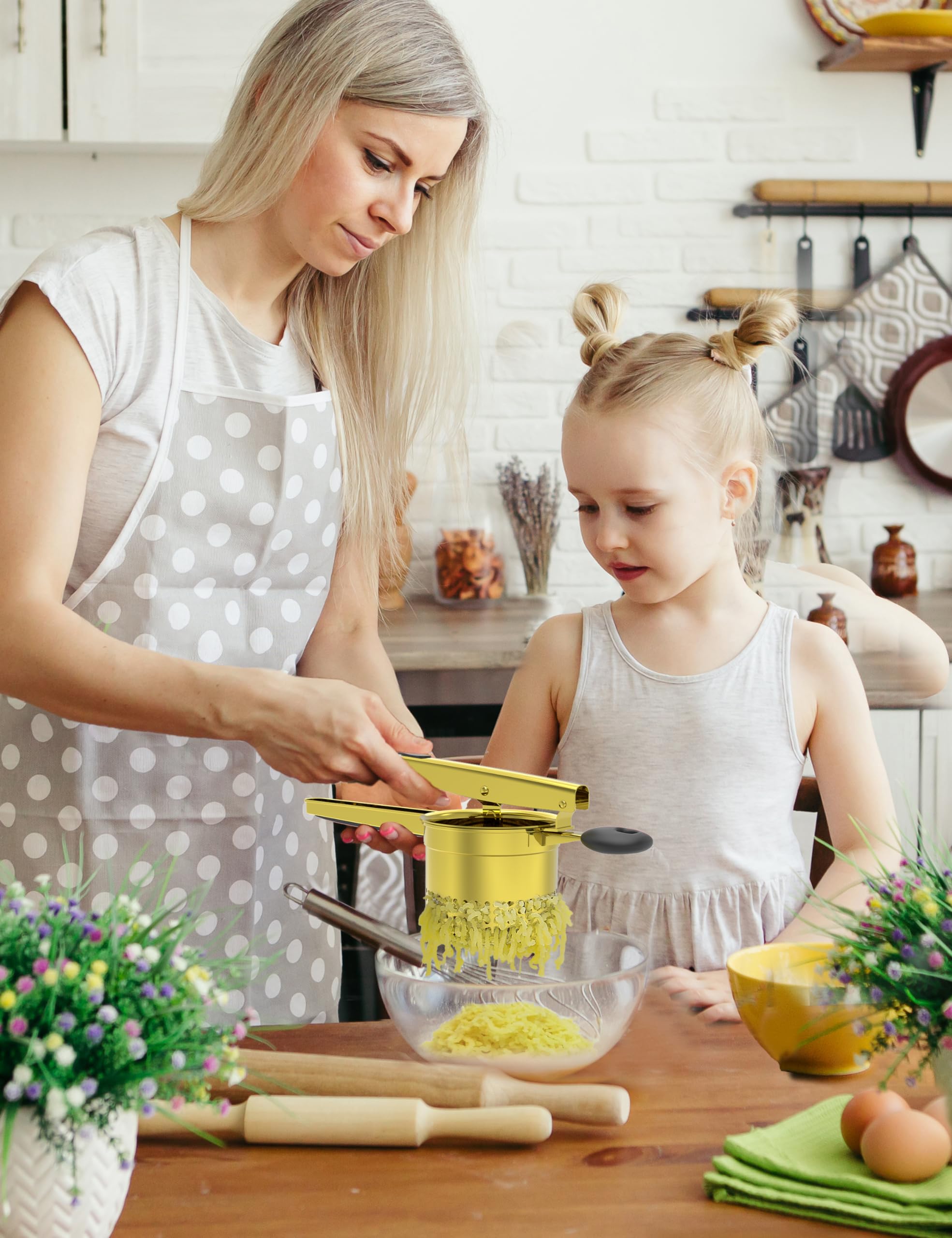 GloTika Große 425 ml Kartoffelpresse aus robustem Edelstahl für Kartoffelpüree, Süßkartoffelstampfer, Küchenwerkzeug mit ergonomischem Griff, Press- und Stampf-Küchenhelfer, Gold