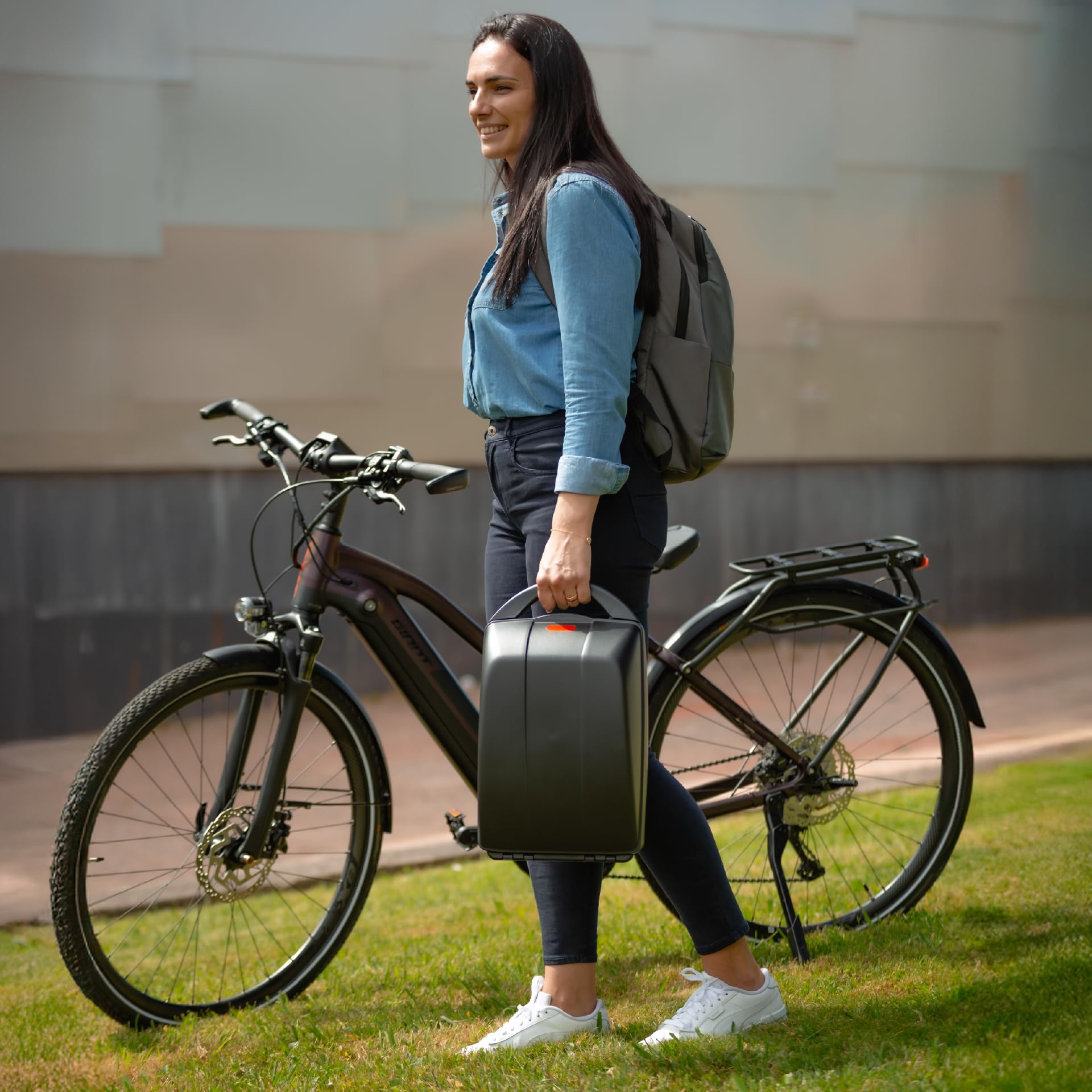 POLISPORT 8870100002 – Coffre arrière vélo 11L, verrouillable et étanche, Mallette Robuste pour vélo, Compatible avec Porte-Bagages MIK & MIK-HD SnapLock, Noir