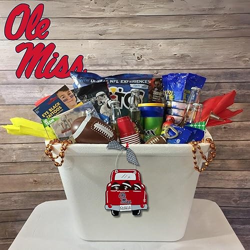 Miniatura 4 de Magnolia Lane - Adorno de madera de los Indiana University Hoosiers  Pick-up Truck, balones de fútbol y logotipo del equipo con cinta a cuadros por