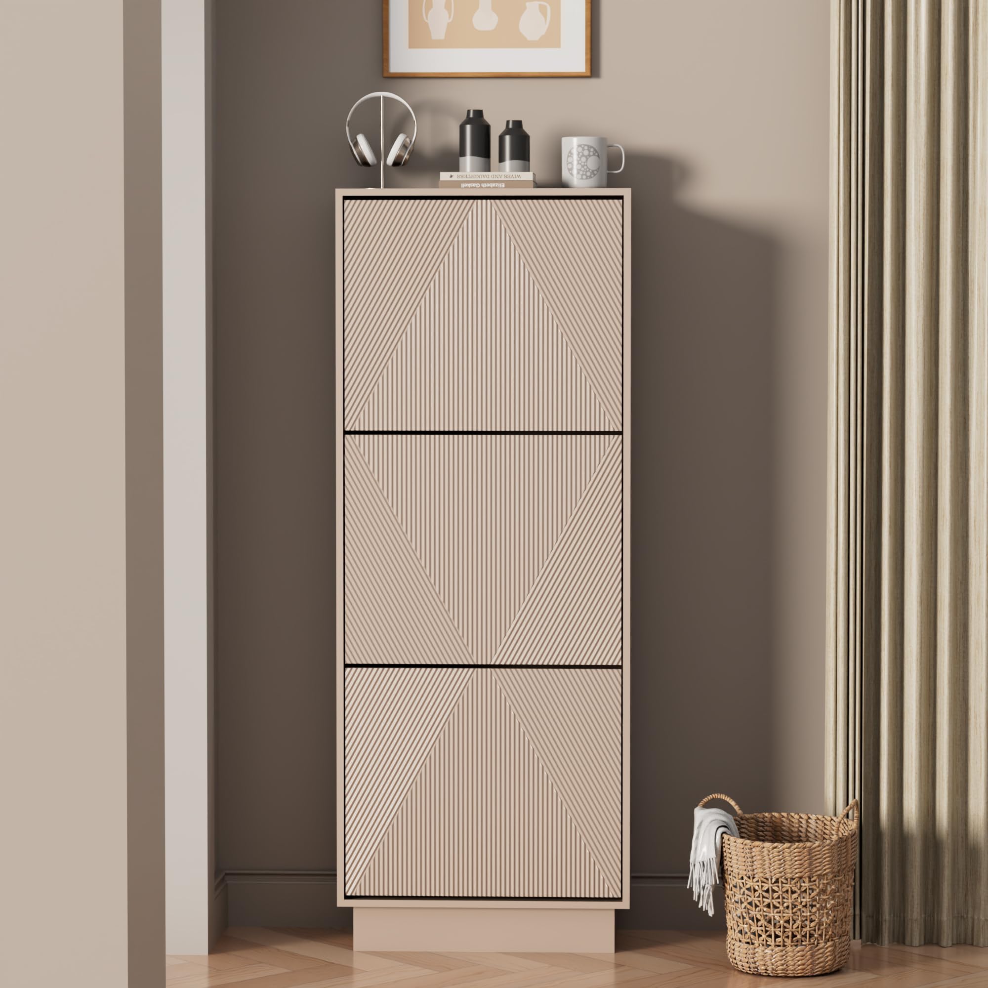 UEV Scarpiera da Ingresso con 3 Ante in Deisgn Intaglio, Mobile Scarpiera Bella e Funzionale con Ripiani Rimovibile e Regolabile, Scarpiere Salvaspazio Slim Stabili, 50 x 24 x 131cm, Beige Mocca