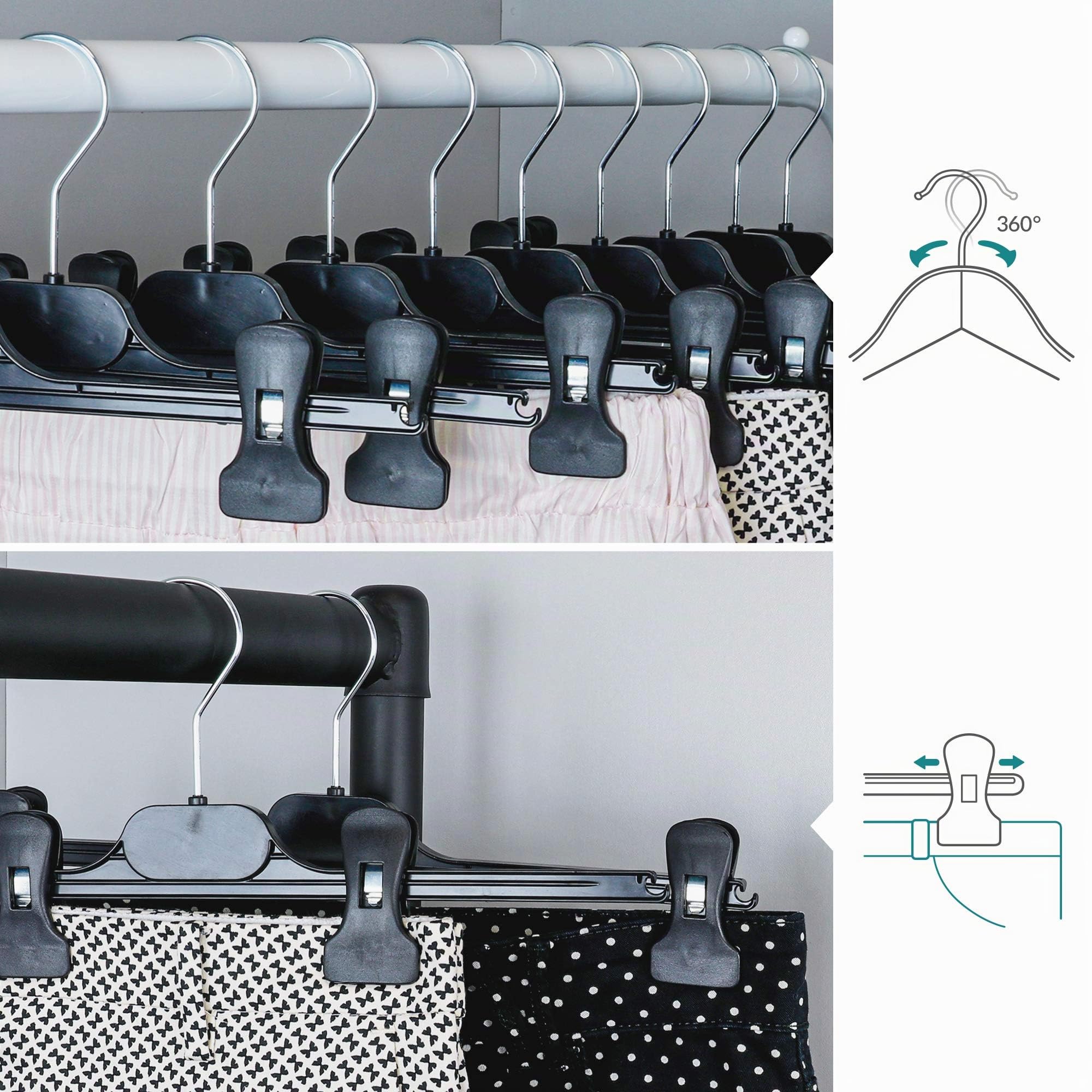 Hangerworld 10 Schwarze Hosenkleiderbügel aus Kunststoff mit der Länge nach verstellbaren Clips und um 360° drehbarem Chromhaken, Bügelbreite ca. 35 cm, ideal für Hosen und Röcke