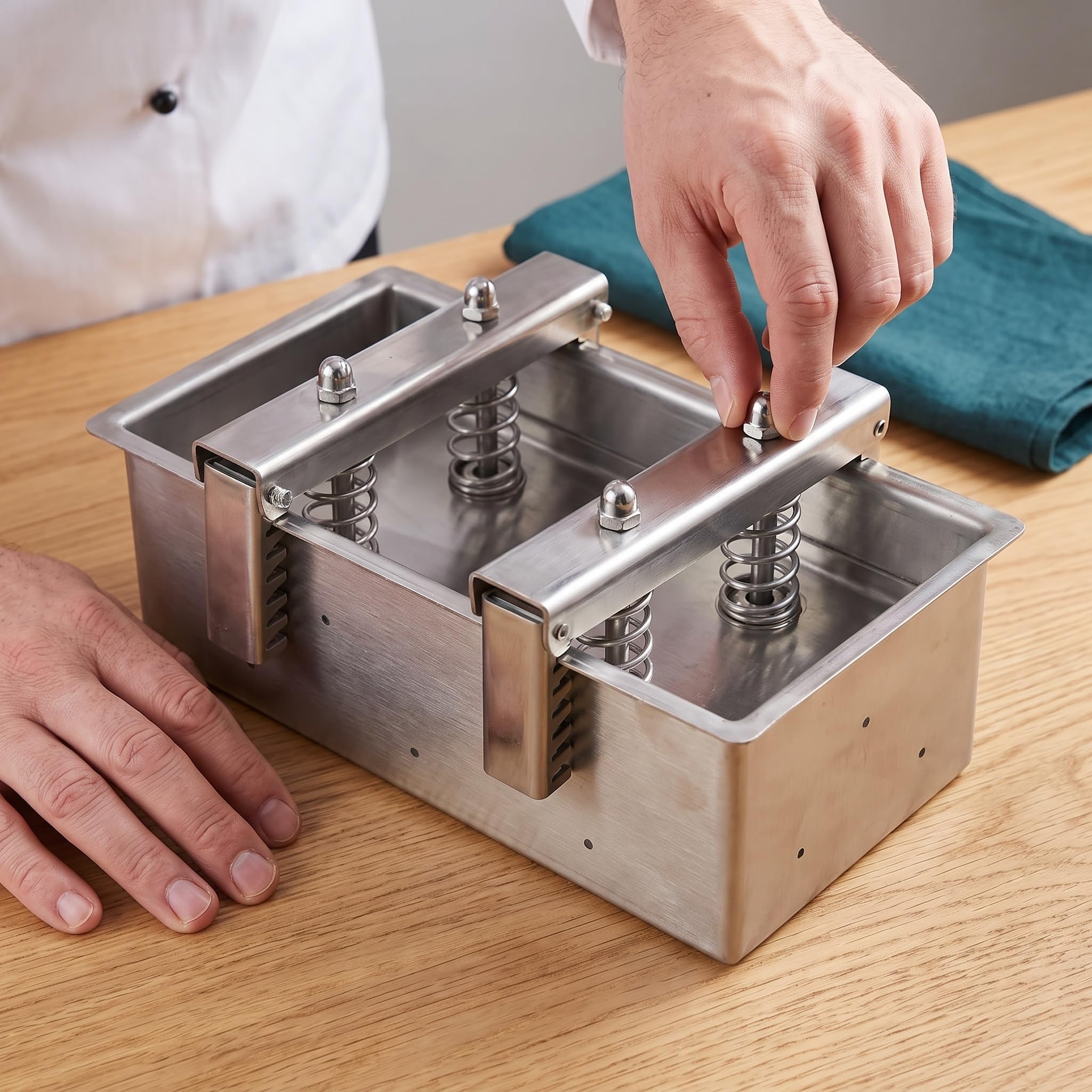 Molde de prensa de carne de acero inoxidable, herramienta resistente para hamburguesas perfectas y carnes delicatessen, resorte de compresión y base extraíble, ideal para prensar carne de 4 kg