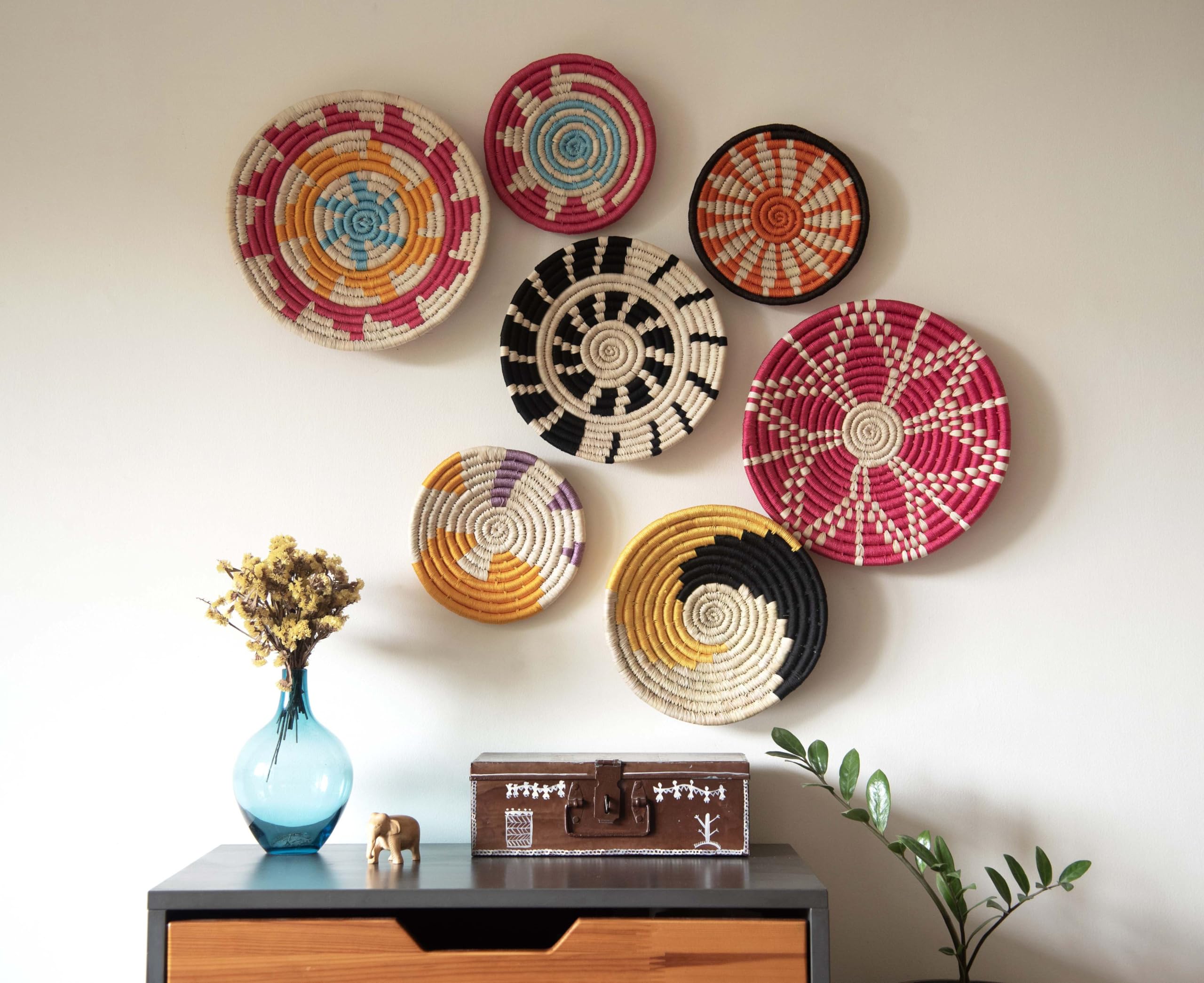 Gulaabi Ghar Plastic Handcrafted Wall Decor Plates, Home Decor For Living Room, Sabai Grass Handwoven Baskets, Wall Art Decoration, Set Of 7 (2 Baskets Of 12 Inches, 2 Of 10 Inches And 3 Of 8 Inches)