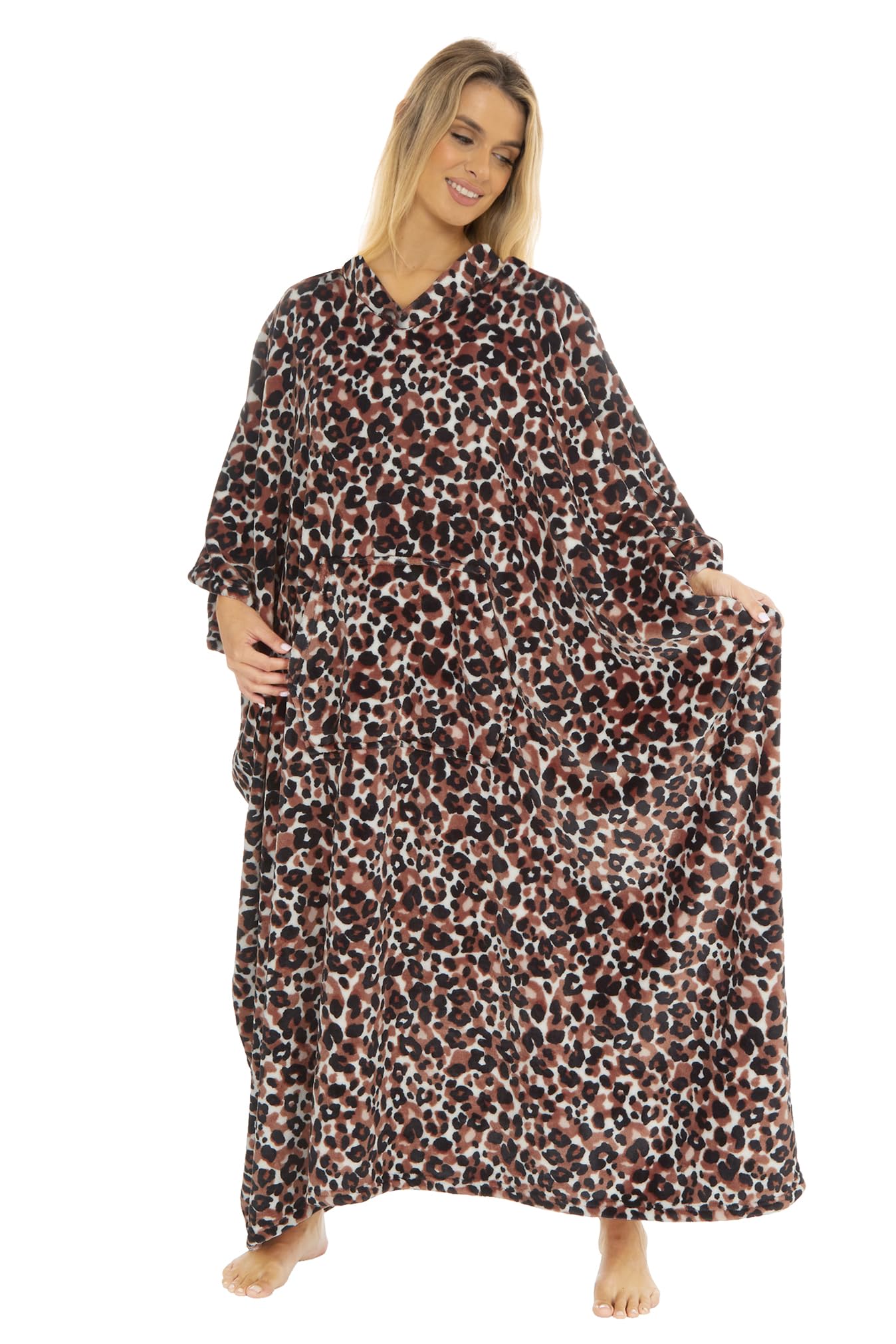 i-Smalls Ultra-Soft Fleece Blanket Poncho Hoodie with Hood and Pockets Cozy Wearable Blanket (One Size) Cheetah