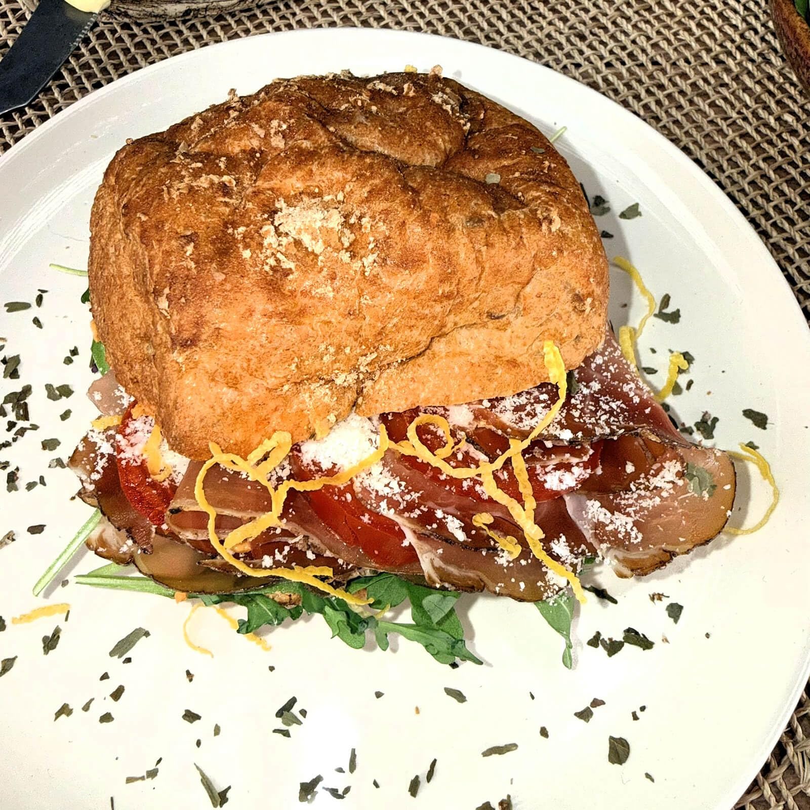 Locawo High Protein & Low Carb Eiweißbrötchen | 21g Protein auf 100g | Voller Weizengeschmack | Vegan | ideal für eine eiweißreiche, kalorien- und zuckerreduzierte Ernährung