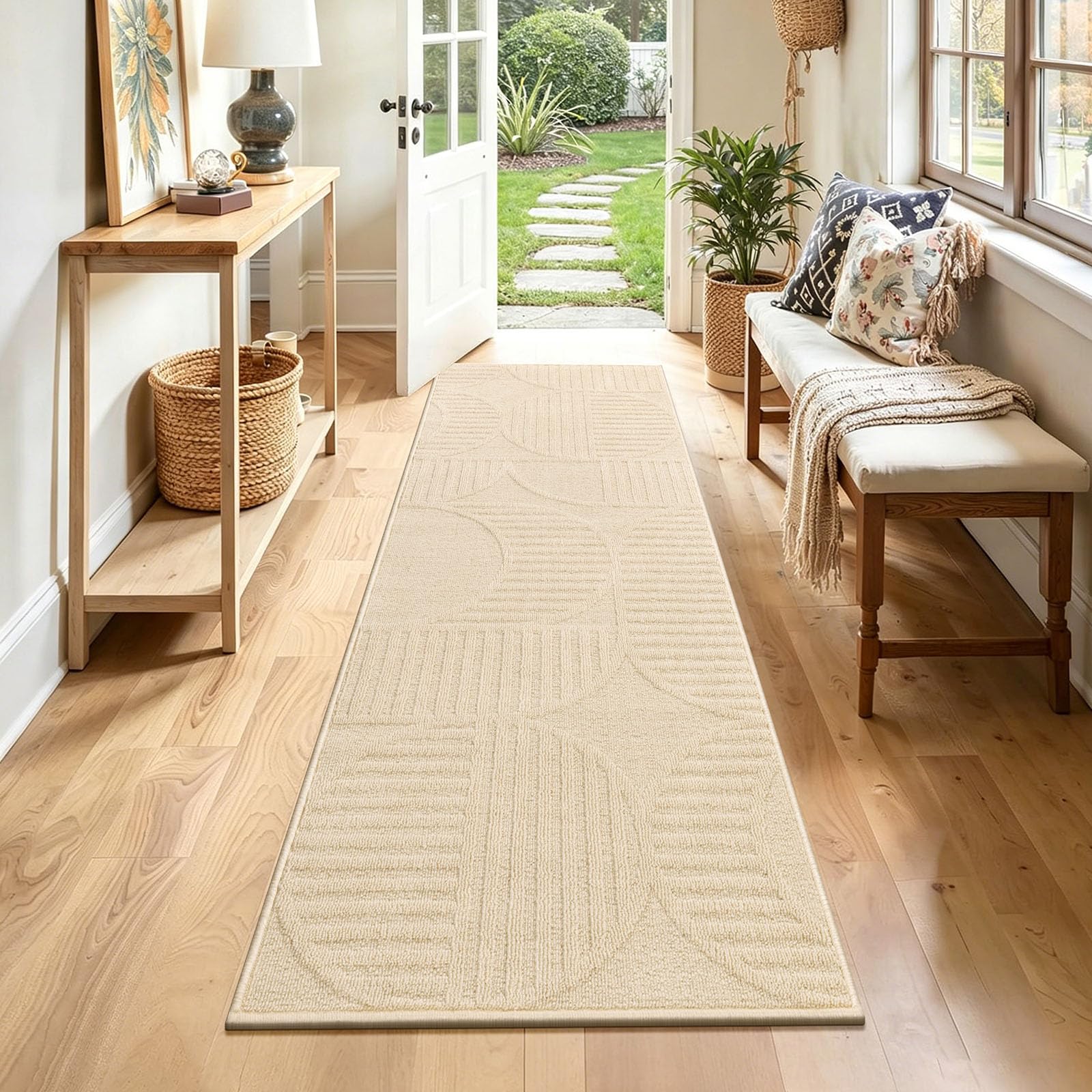 Tapis de passage beige lavable pour sécuriser le sol de la buanderie