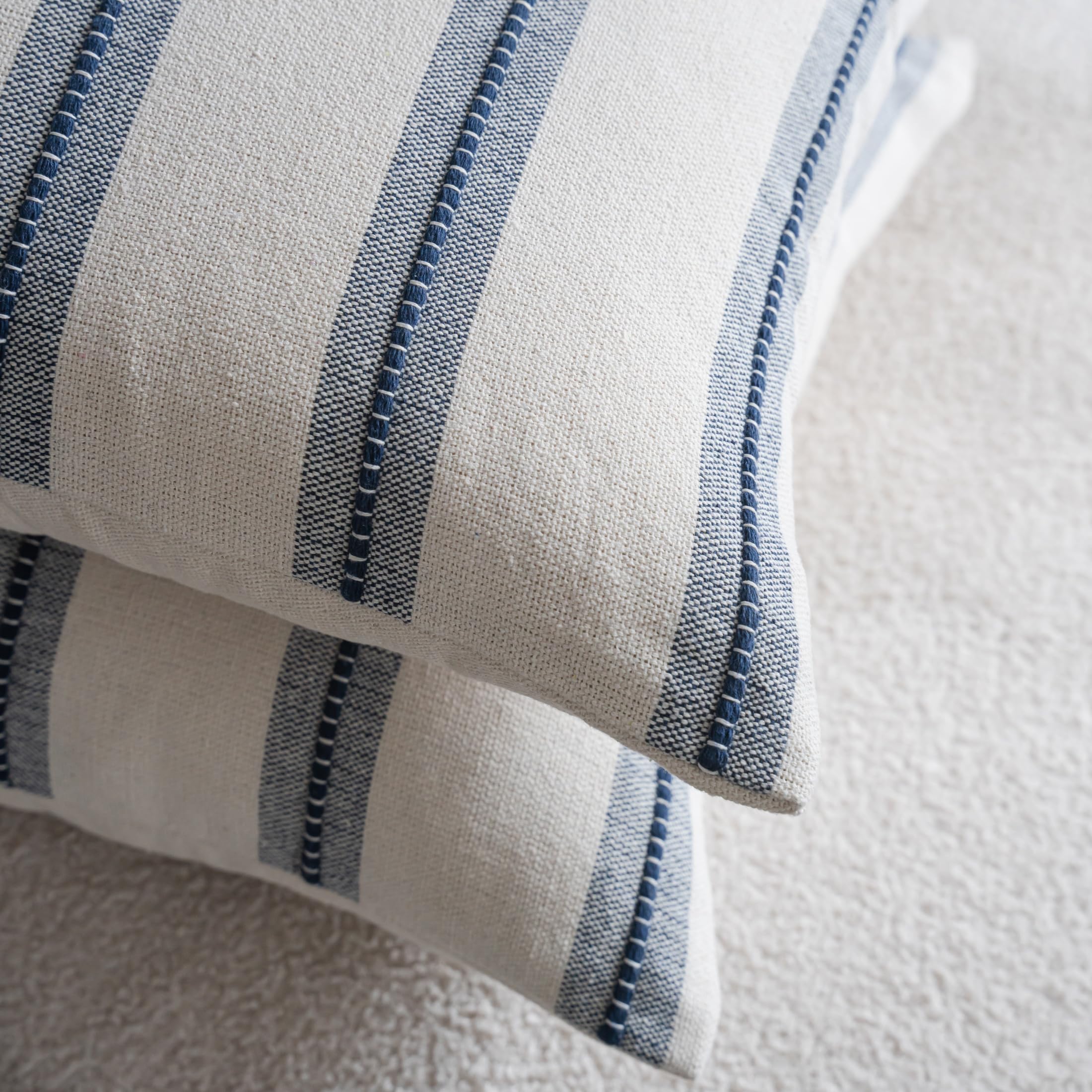 Cethom Set di 2 federe per cuscini in stile bohémien, 56 x 55 cm, colore blu navy a righe, per divano, sedia, letto, federe testurizzate per soggiorno
