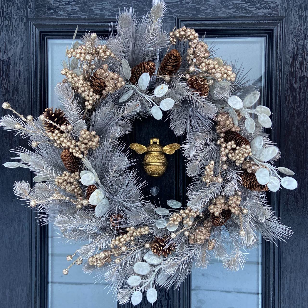 Gold Bee Heurtoir de porte d'entrée | Heurtoir en laiton massif poli doré avec plaque de gâche | UPVC | Meubles de porte d'entrée Bumblebee avec un design unique (laiton)