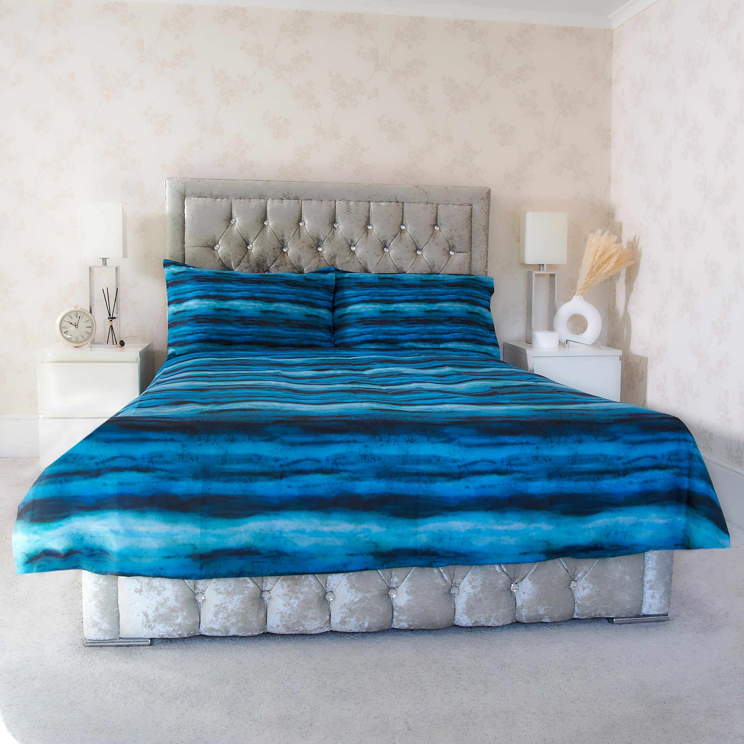 Haaq 100% Polyester Duvet Cover Set, Ultra-Soft, Easy-Care, and Lightweight Duvet Covers with Button Closure