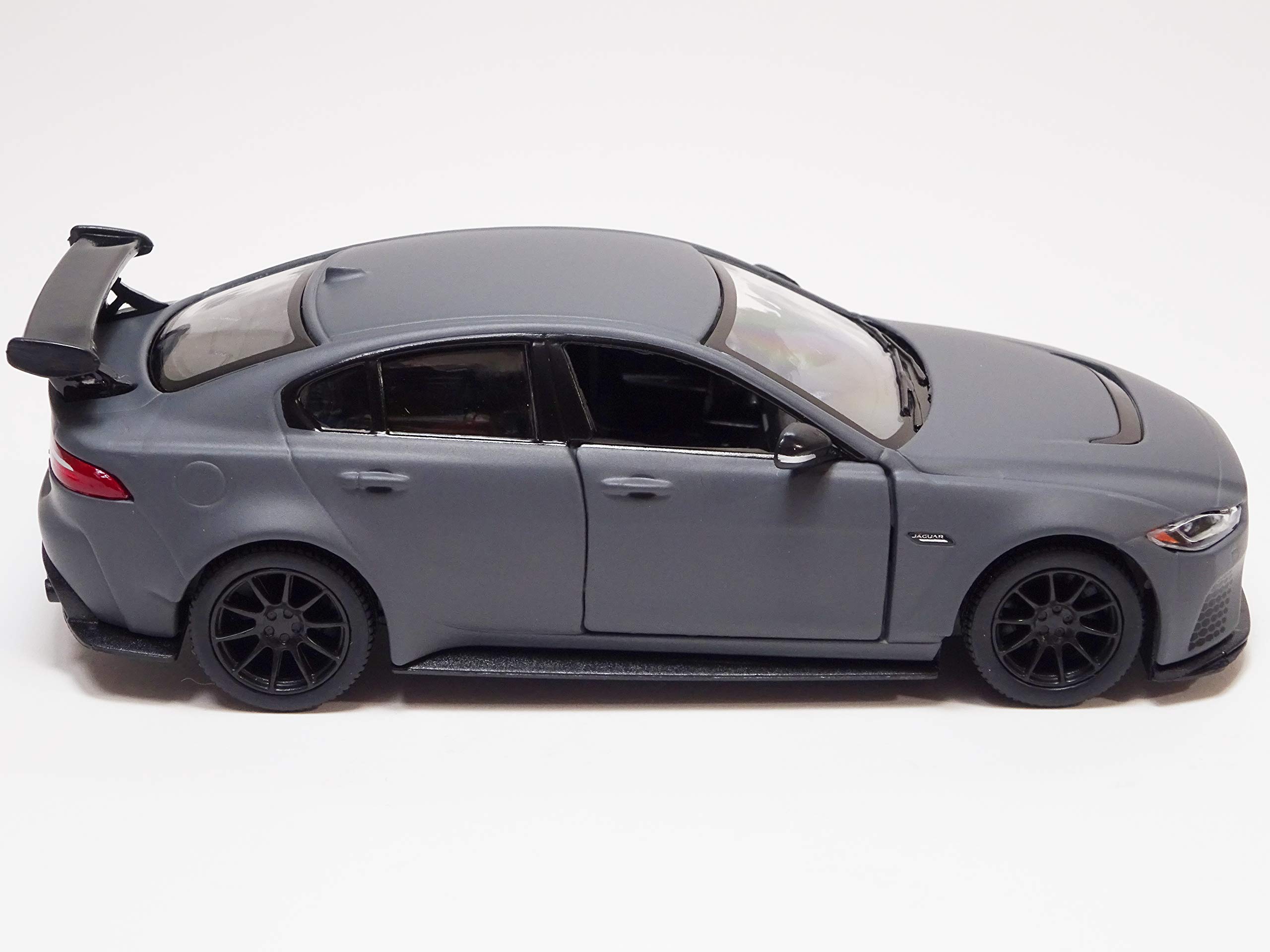 Amazon | キンスマート ジャガー XE SV プロジェクト8 グレー 1/38
