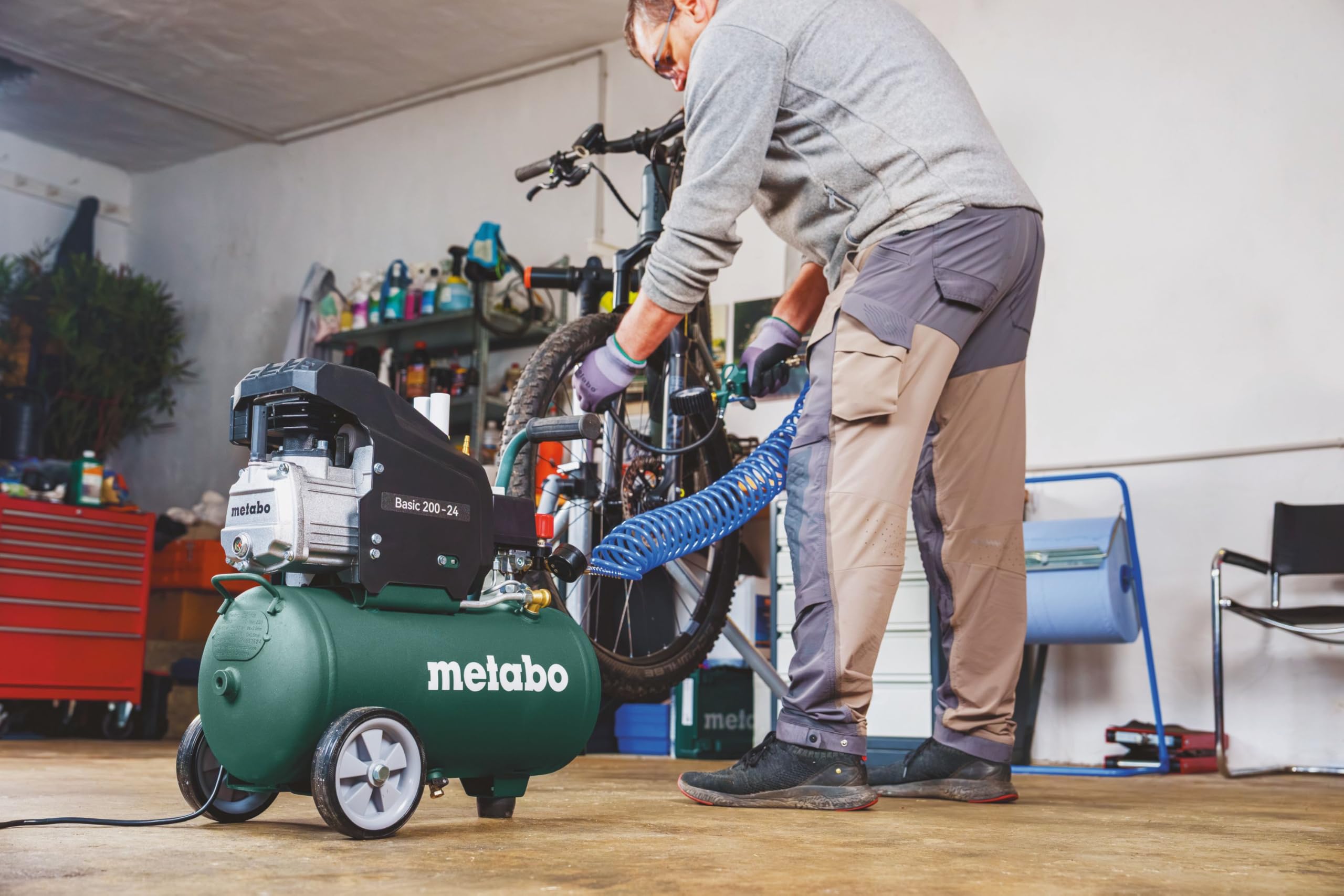 metabo Compresor Basic 200-24-80 l/min de potencia de llenado, tamaño de caldera de 24 l, compresor de aire comprimido de 8 bar, potencia de aspiración de 180 l/min, 1,2 kW – lubricado con aceite