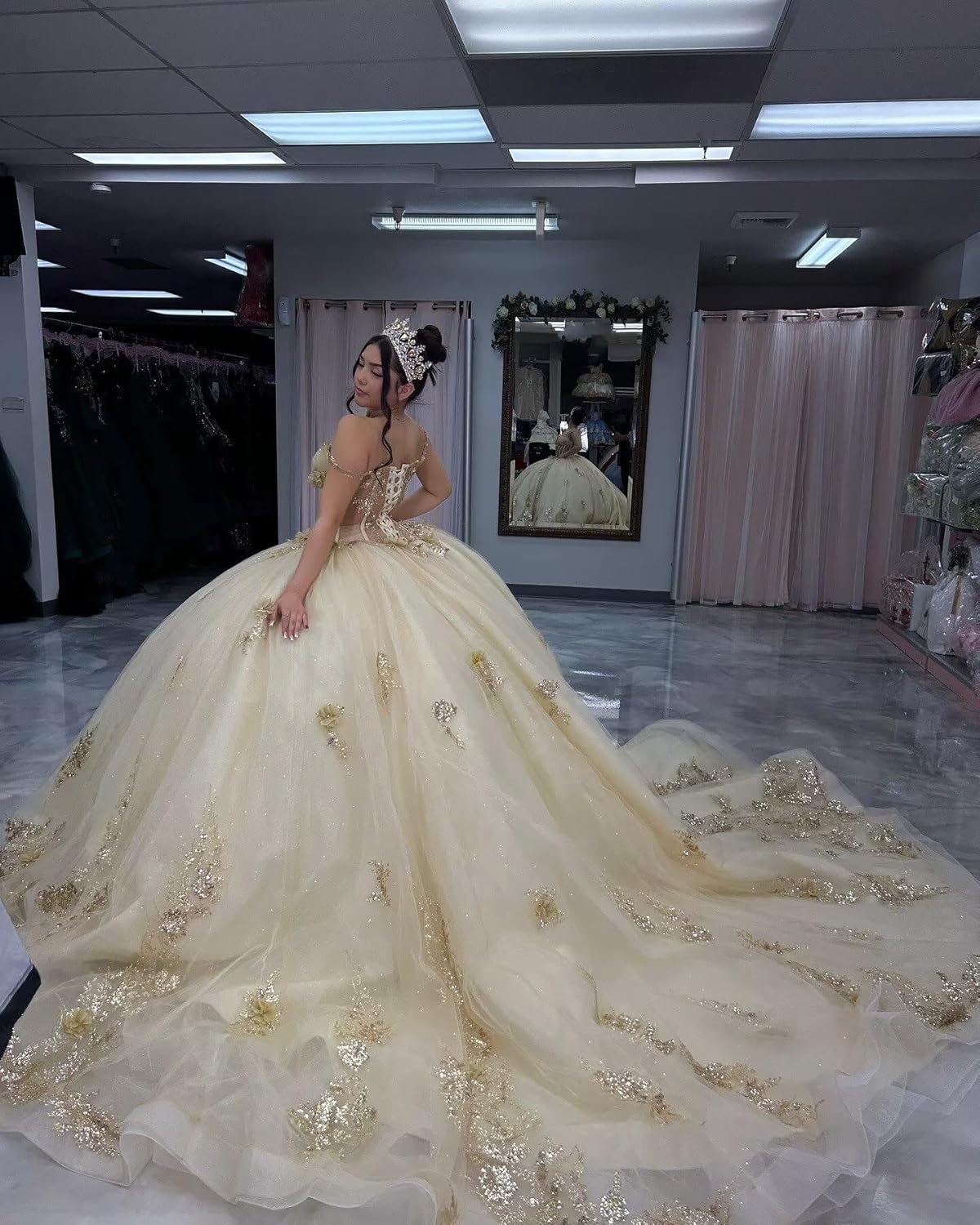 Mollybridal Stunning Gold Embellishment Sequins Crystal Ball Gown Wedding Bridal Quinceanera Dresses Champagne