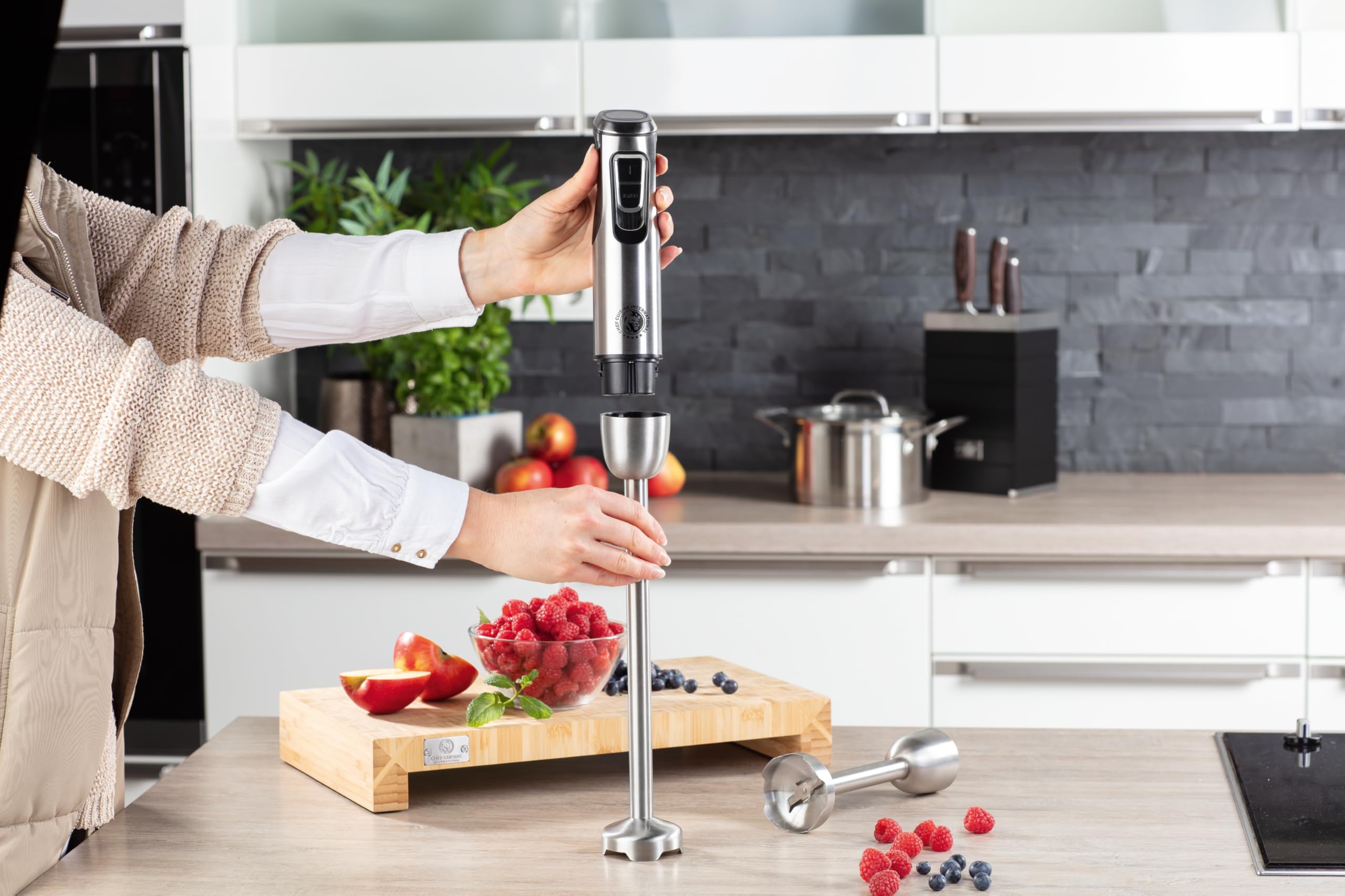 CHEF CUISINE Akku-Stabmixer, Edelstahl, 180W, 23.000 U/min, 9 Geschwindigkeitsstufen, 2x Pürierstäbe 20/30 cm, 600ml BPA-freier Mixbehälter, 2x 2600mAh Akku