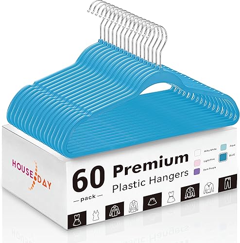 HOUSE DAY Paquete de 60 perchas de plástico, perchas azules extra anchas con gancho giratorio de 360, perchas que ahorran espacio como