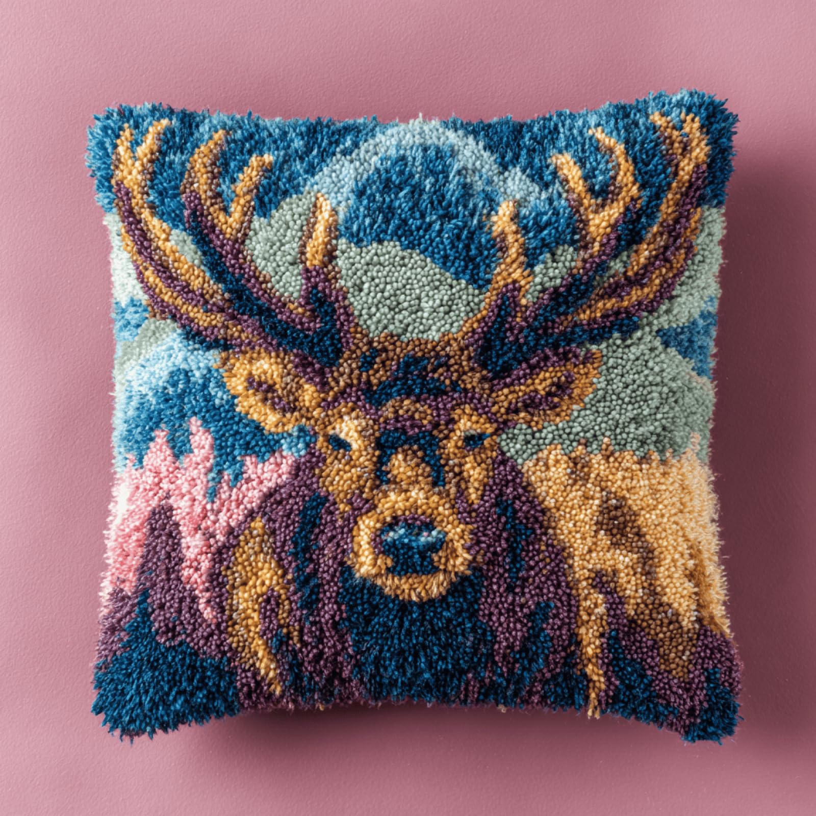 XDEGHUANGSS DIY Latch Hook Cushion Kit - Elk Pattern Pillow Cover for Beginners,Handmade Yarn Latch Hook Pillowcase Sofa Cushion Material Pack,Home Decor Gift Set,43x43 cm