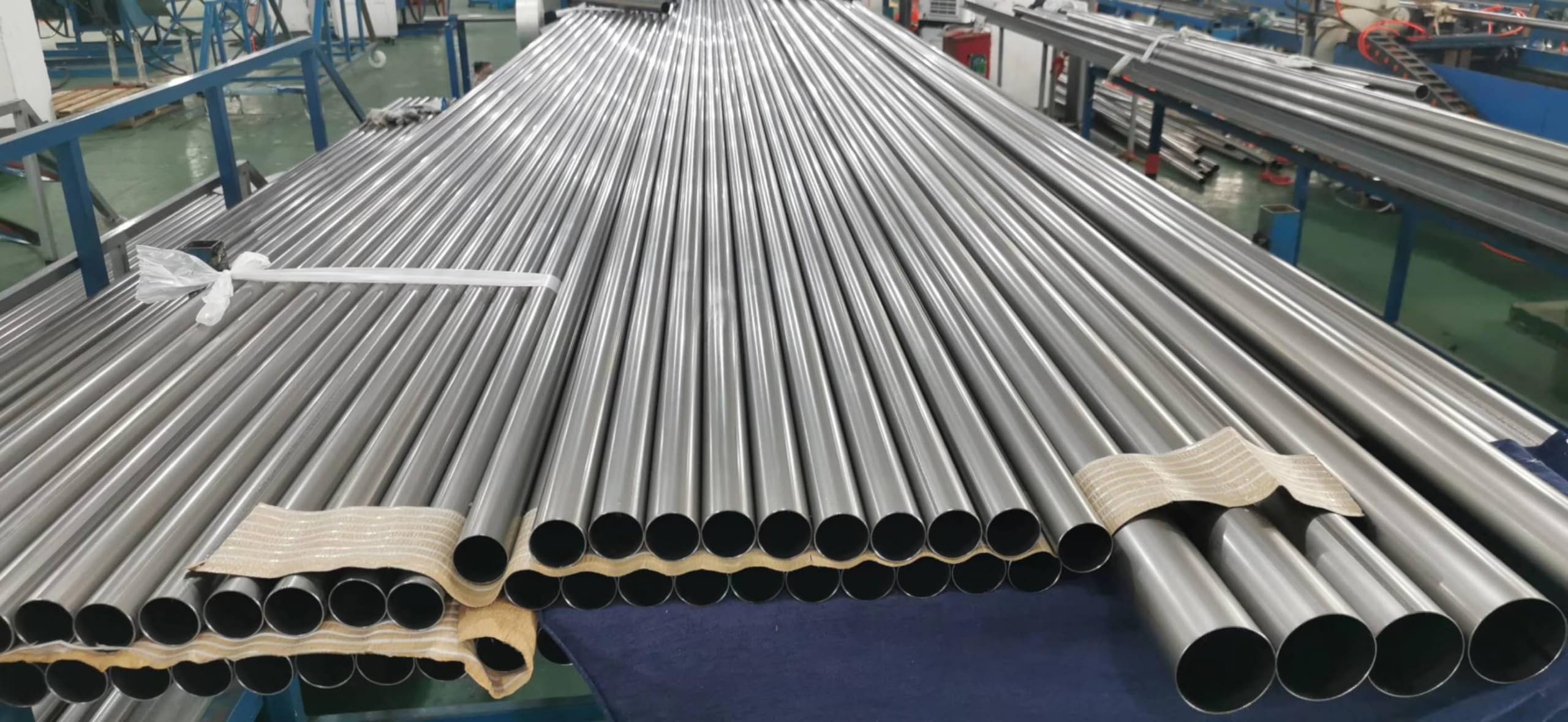 RISON-Titanium Tubes Rond en Titane Grade 9, Tubes Droits Métalliques Tuyauterie en Alliage de Titane Sans Soudure, Diamètre Extérieur 31.8mm, Épaisseur de Paroi: 1.1mm, Longueur: 1000mm