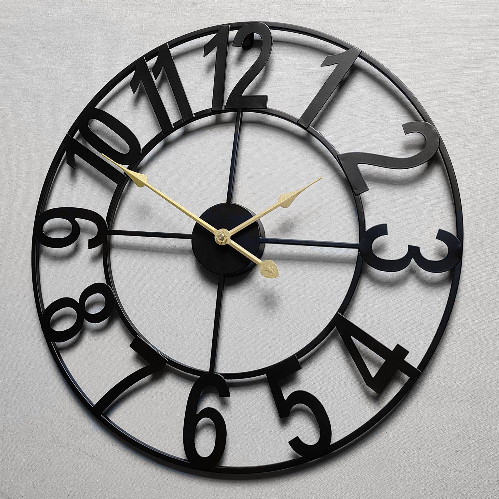 Grande horloge murale d'extérieur de 40,6 cm, silencieuse, sans tic-tac, fonctionne à piles, horloge murale moderne en métal de ferme pour terrasse, porche, piscine, cuisine, chambre à