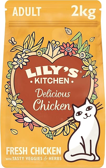 Lily's Kitchen Chicken Casserole Complete Adult Dry Cat Food (2 kg) (Packaging may vary)